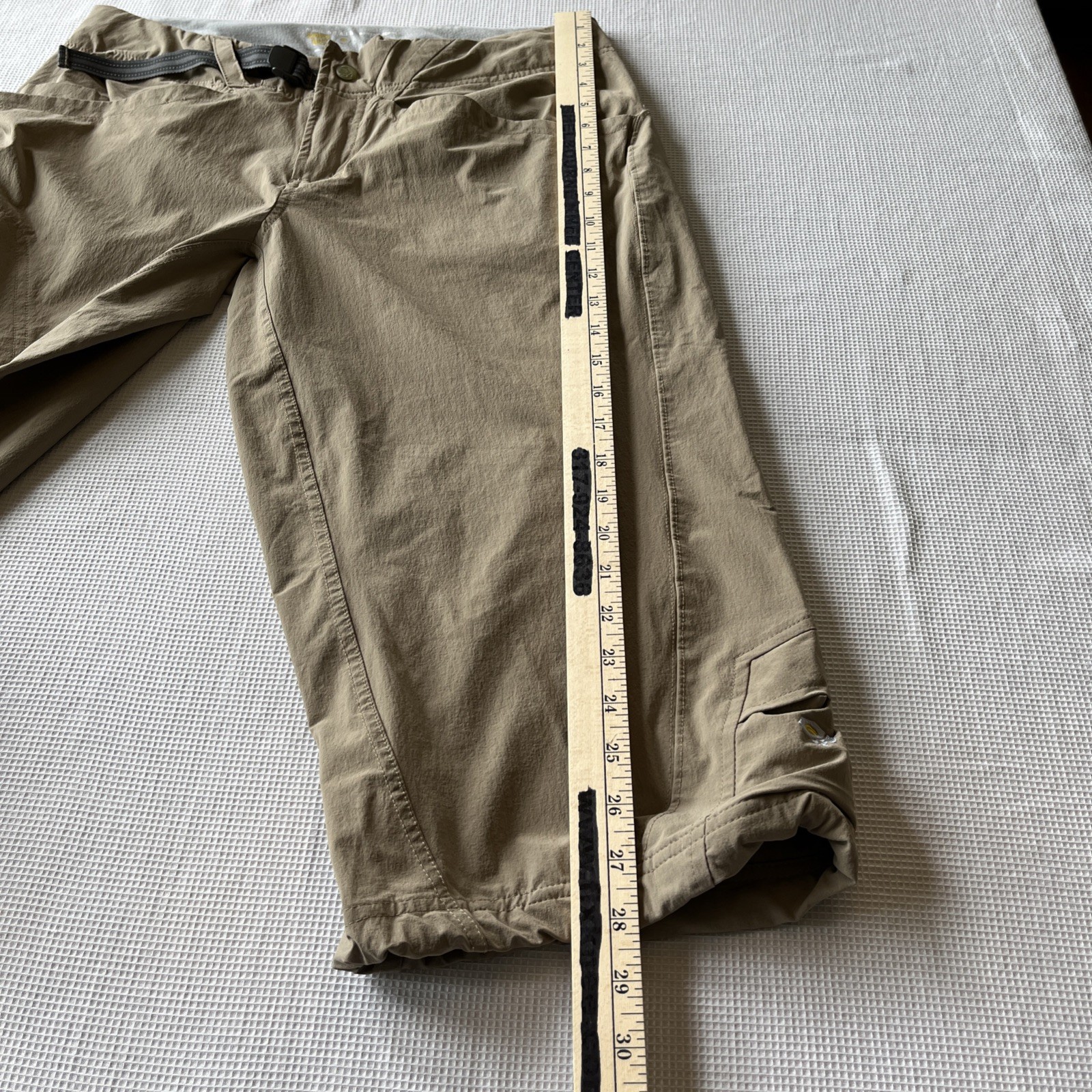 Mountain Hardwear Capris Womens 10 Tan 3/4 Pants Nylon Hiking Outdoor Travel
