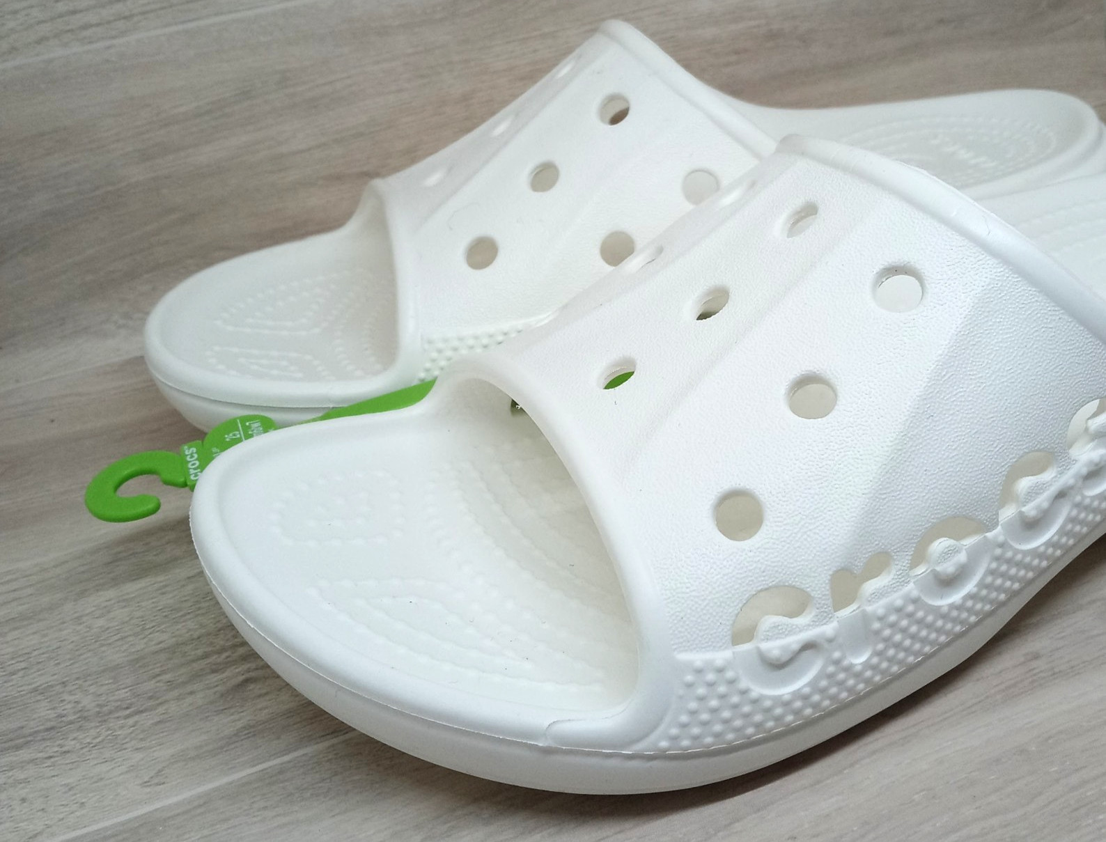 CROCS Unisex Baya Slide Slip-On Sandals Men’s 7/ Women’s 9 White
