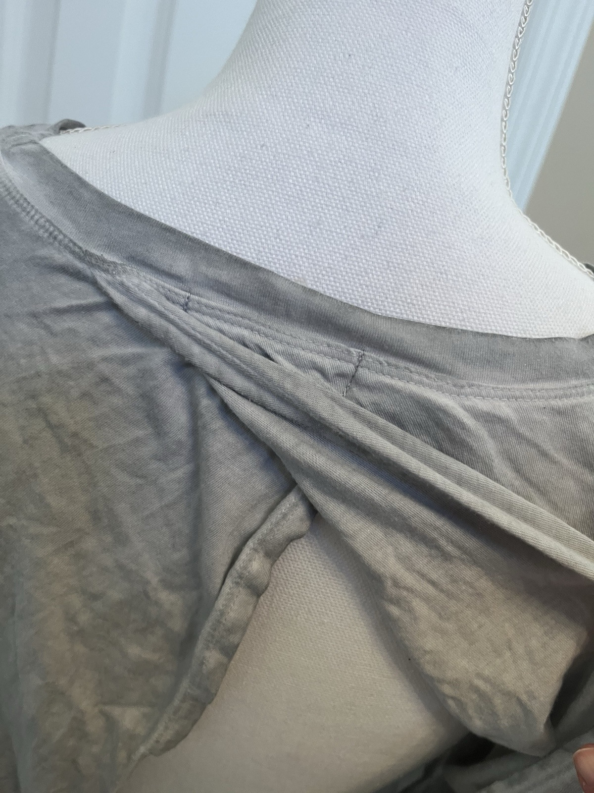 Cloth & Stone M Twisted Open Back Light Washed Gray Long Sleeve Lightweight Top
