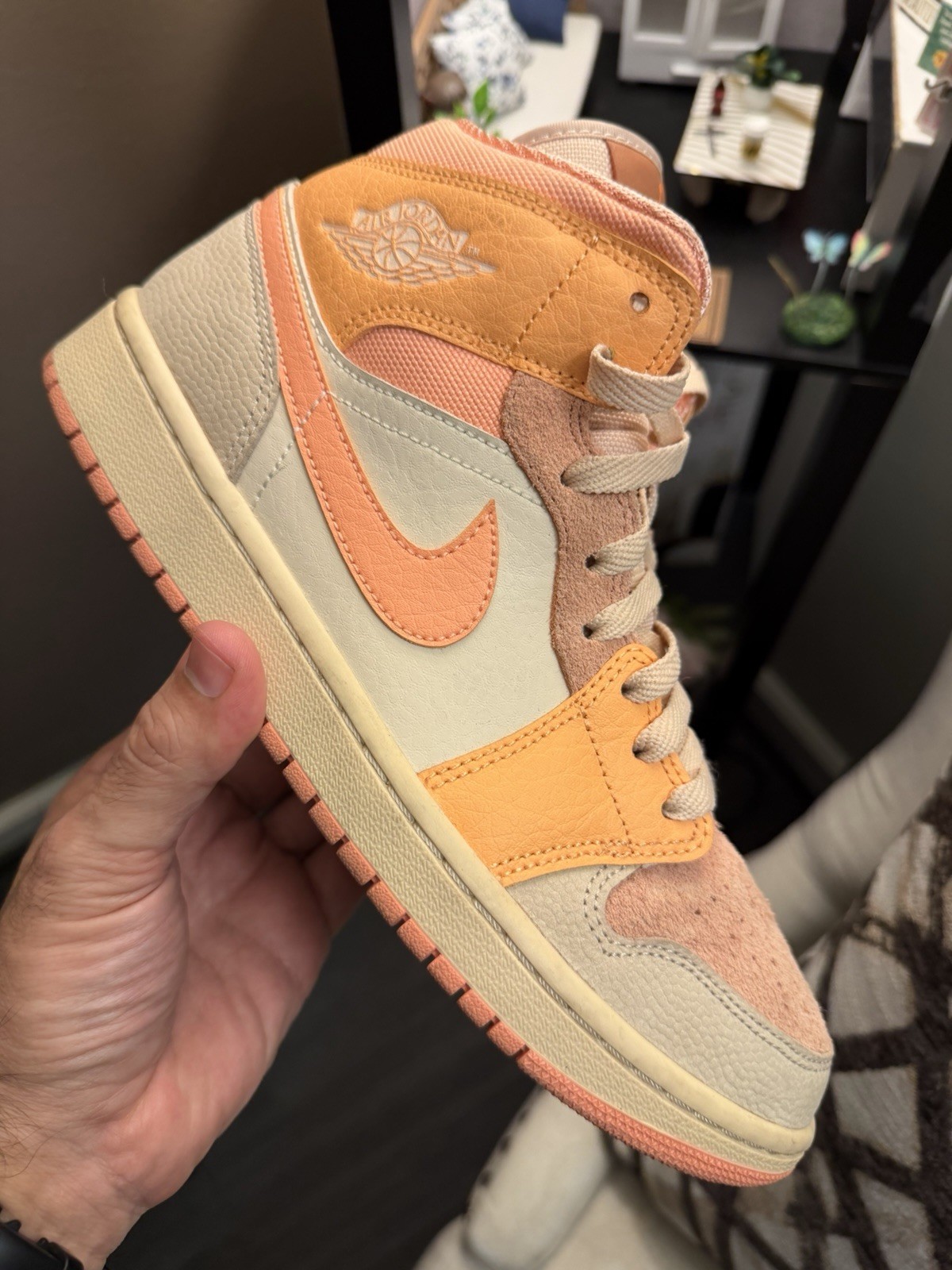 Nike Air Jordan 1 Mid Apricot Womens Size 10 Pink Basketball Shoes Sneakers