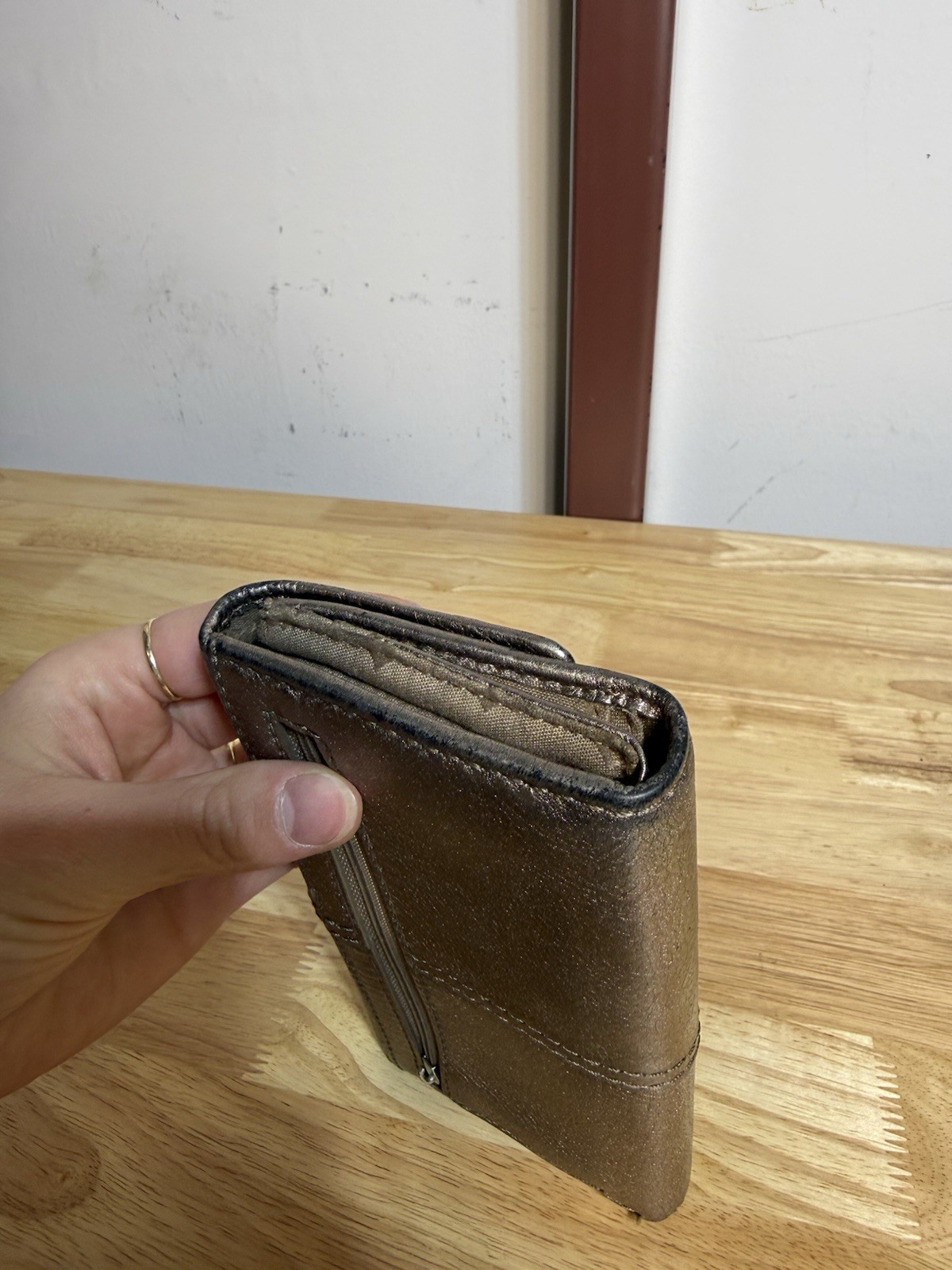 Fossil Shimmer Metallic Gold Leather Trifold Wallet Metal Keyhole Logo Stitching