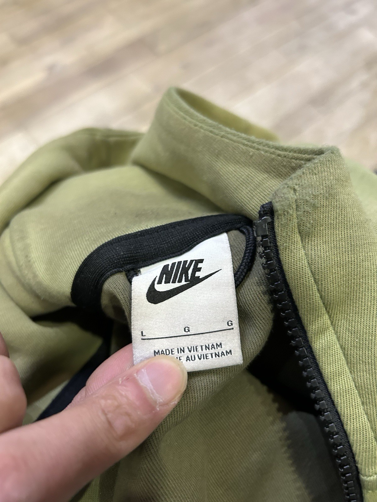 Size L – Nike Sportswear Tech Windrunner Hoodie Olive Green