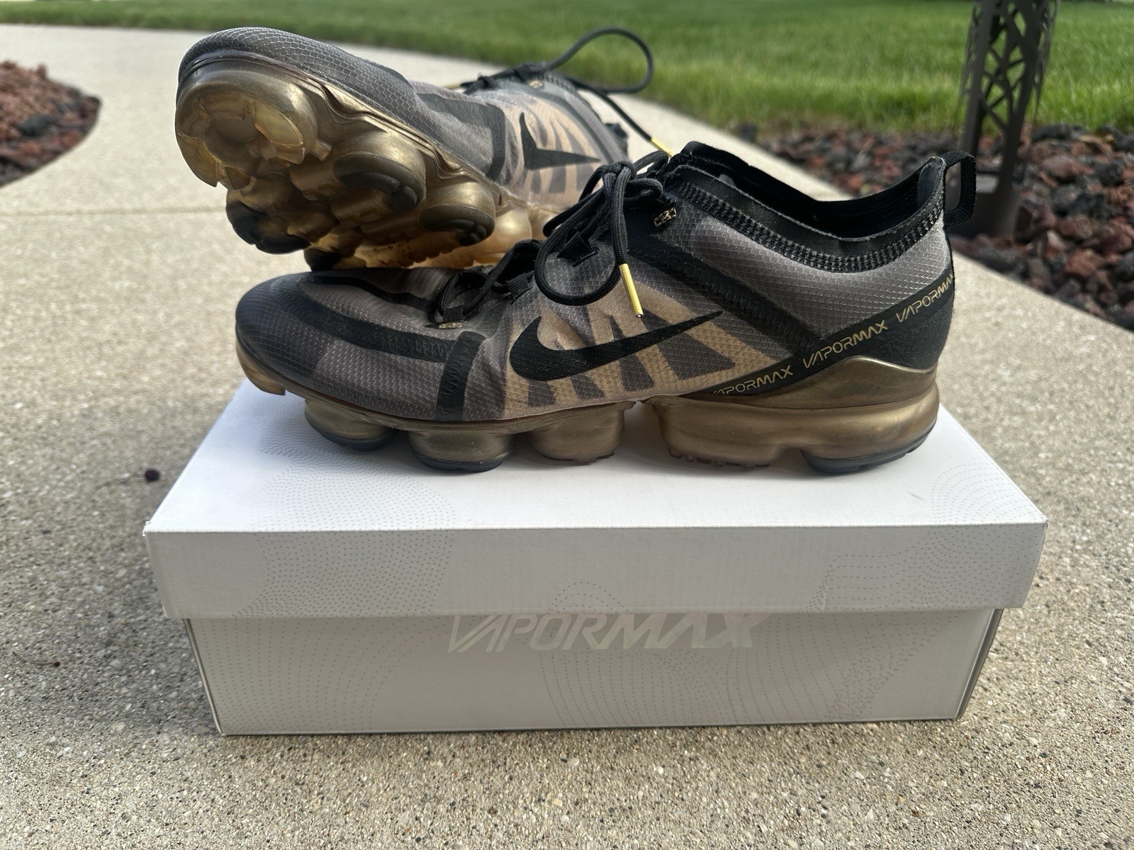 Nike Air VaporMax 2019 Black/Metallic Gold Men’s Low Top Sneakers AR6631-002