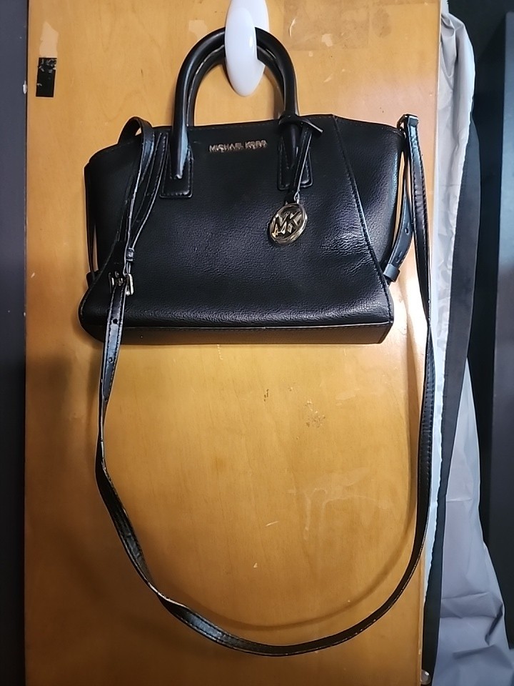 Michael Kors Medium Satchel Top Handle Bag Black Zip Gold Hardware Det Strap