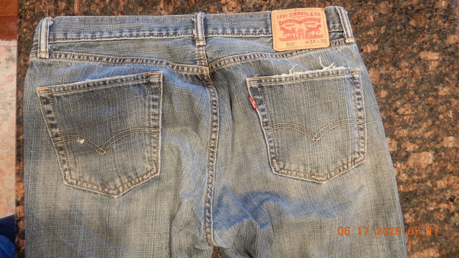 Levis 505 Distressed Blue Jeans Mens 34 x 32 Used