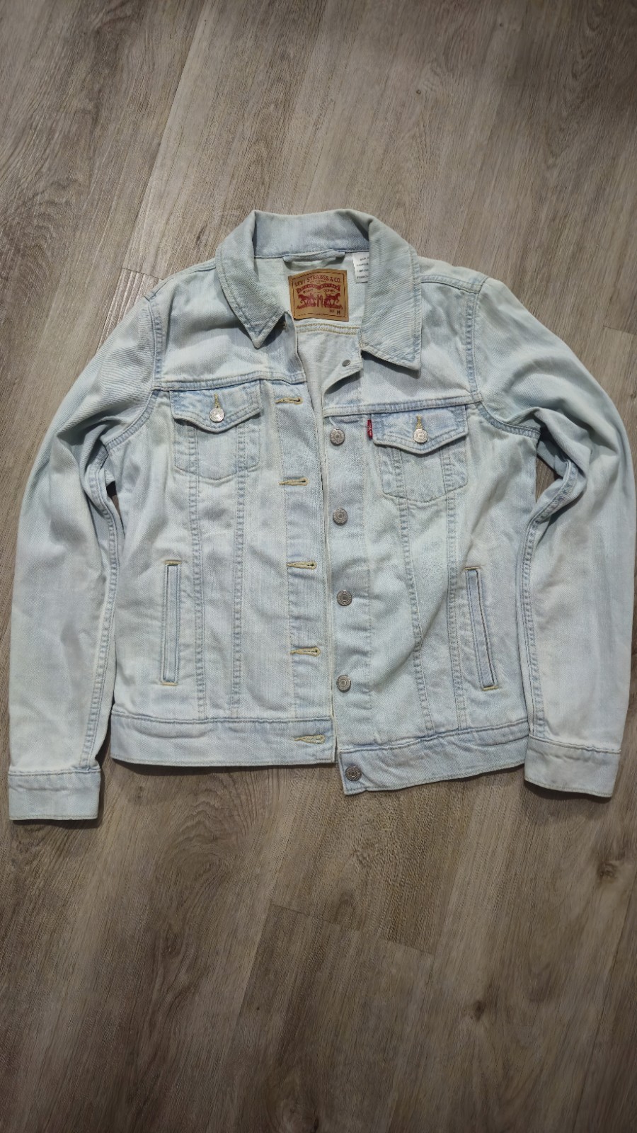 Levi Strauss & Co. Women’s Light Wash Blue Denim Jacket Button Front Pockets M