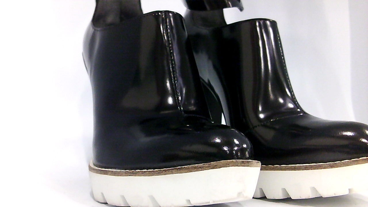 WOMEN’S OTTO POLISHED-LEATHER LUG-SOLE BOOTIE By KENNETH COLE US Size 5 (CM 21.6