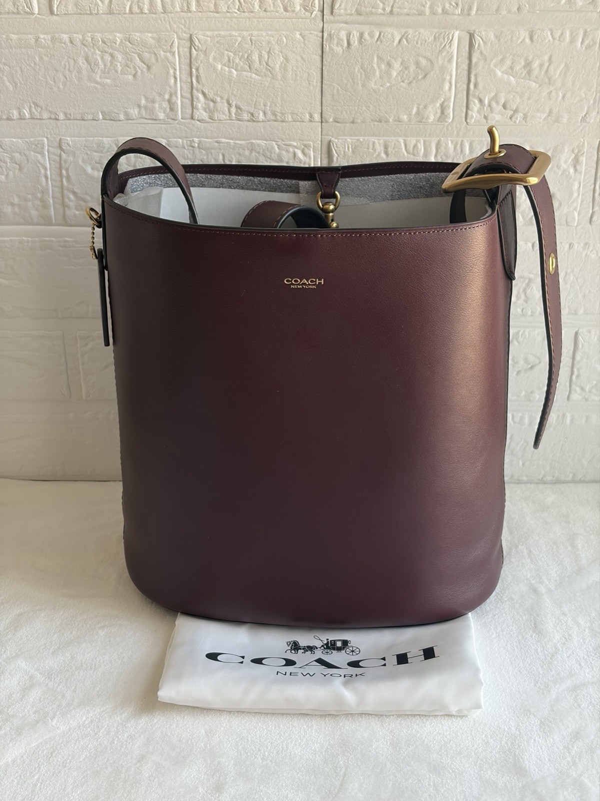 Coach Burgundy Bucket Drawstring Bag w/ Pouch Adjustable Strap Gold Hardware