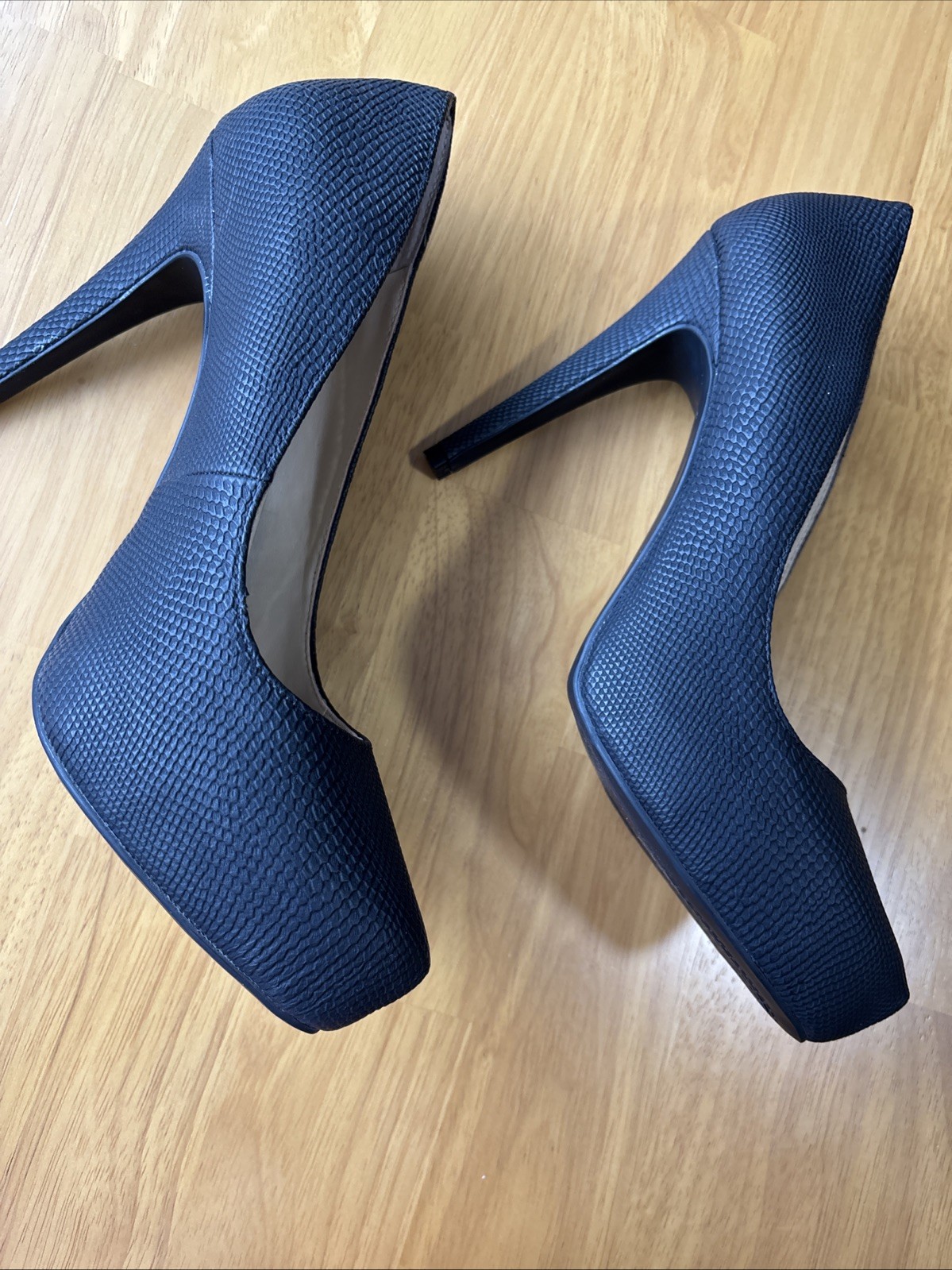 JESSICA SIMPSON Parisah Black Snake Hidden Platform Pumps Stilettos Size 9.5 M