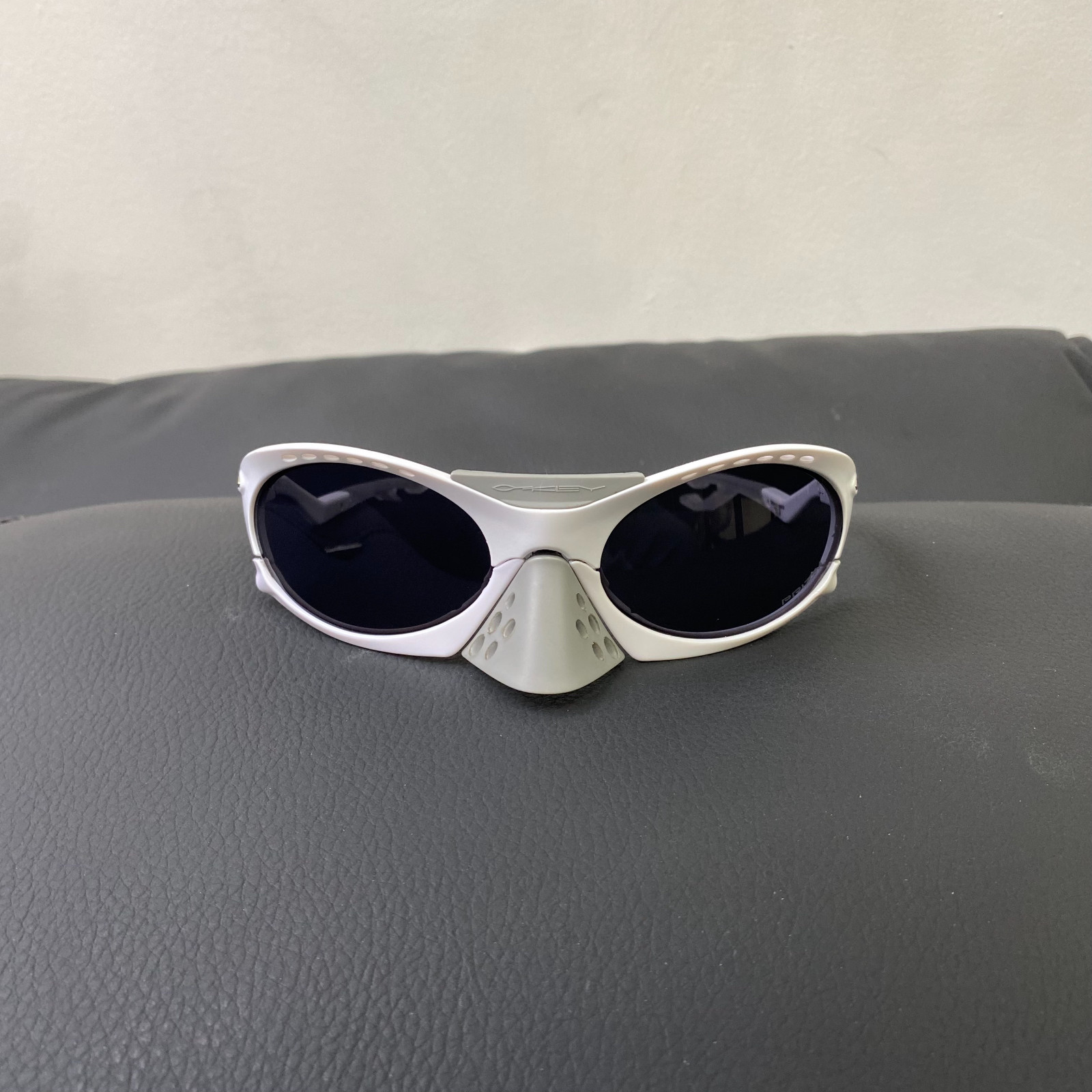 Oakley Plantaris OO9437 Polarized Sunglasses Y2K White Frames Vintage
