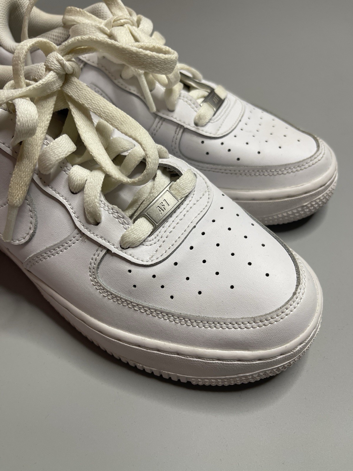 Nike Air Force 1 Low Top White Leather Lace-Up Sneakers Kids 6.5Y