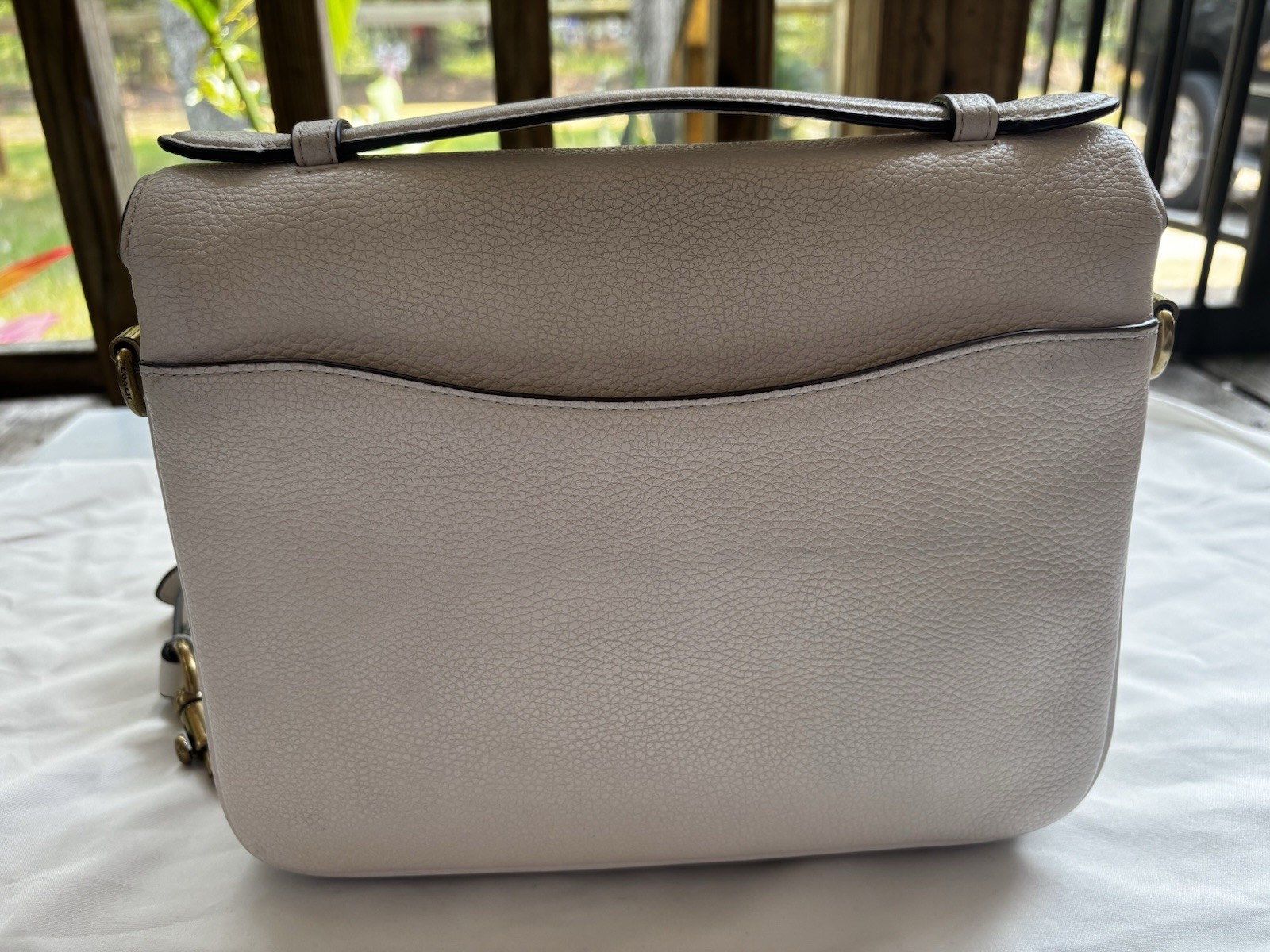Coach Beige Pebbled Crossbody Bag Turnlock Zip Top Handle Detachable Strap