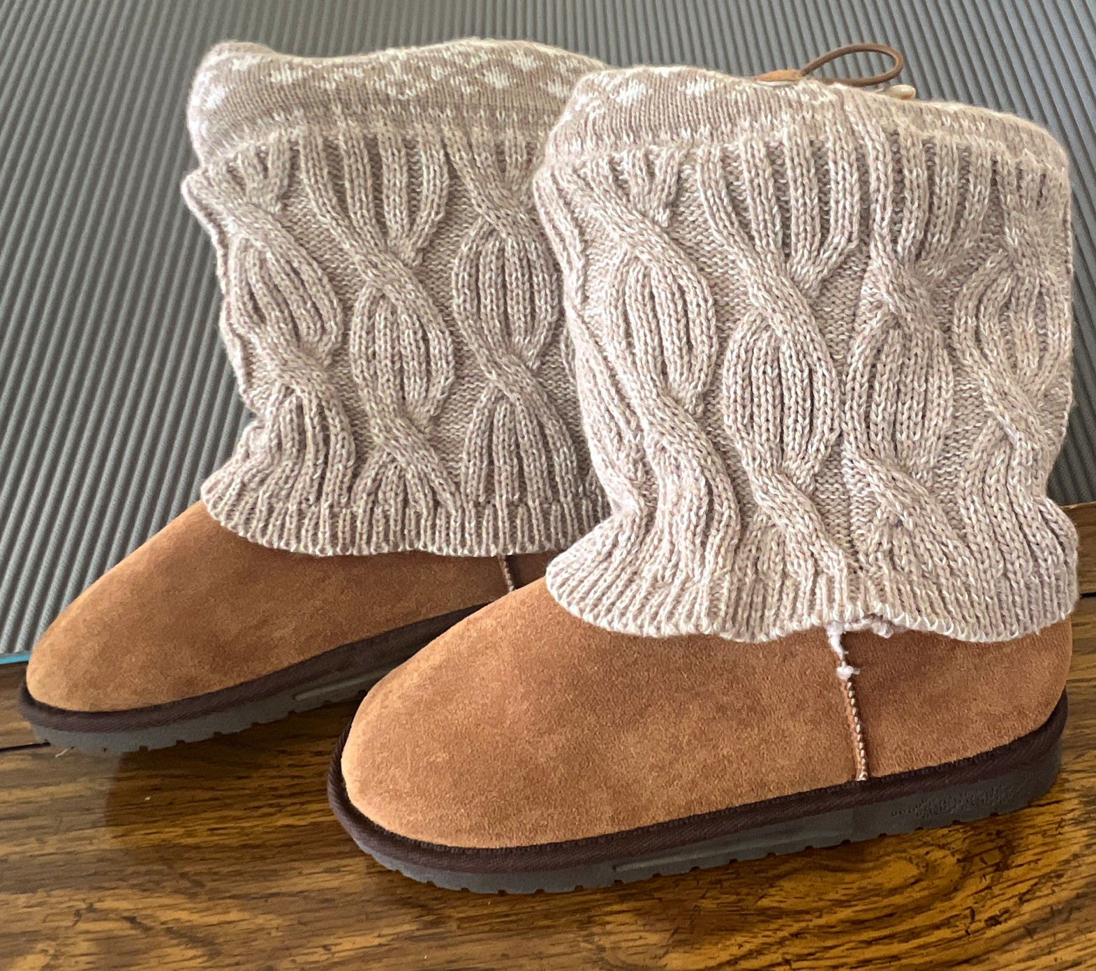 MUK LUKS Essentials Women’s Bootie Slippers Cable Knit Faux Suede Faux Fur 9