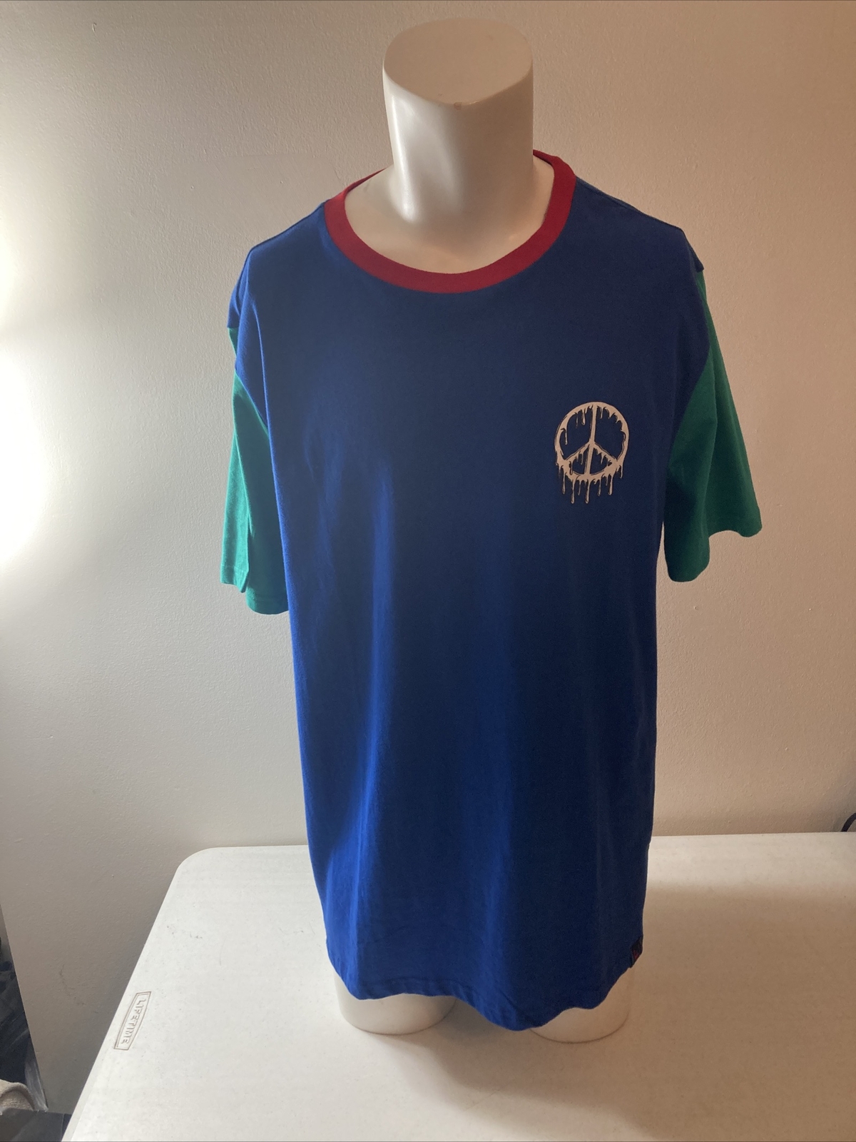WXYZ Men’s T-Shirt Size Large “NWT”