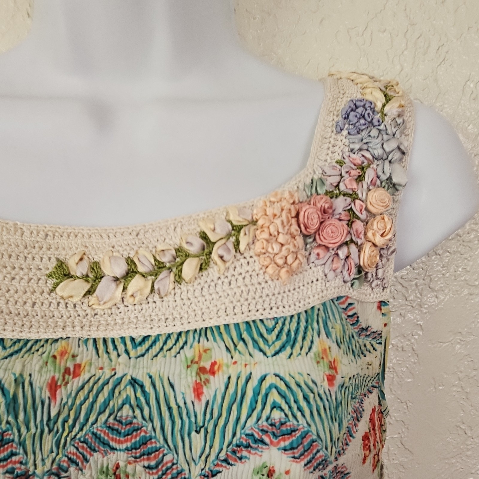 Alberto Makali SzM L Pleated Sleeveless Top Hand-painted Crochet Appliqués Artsy