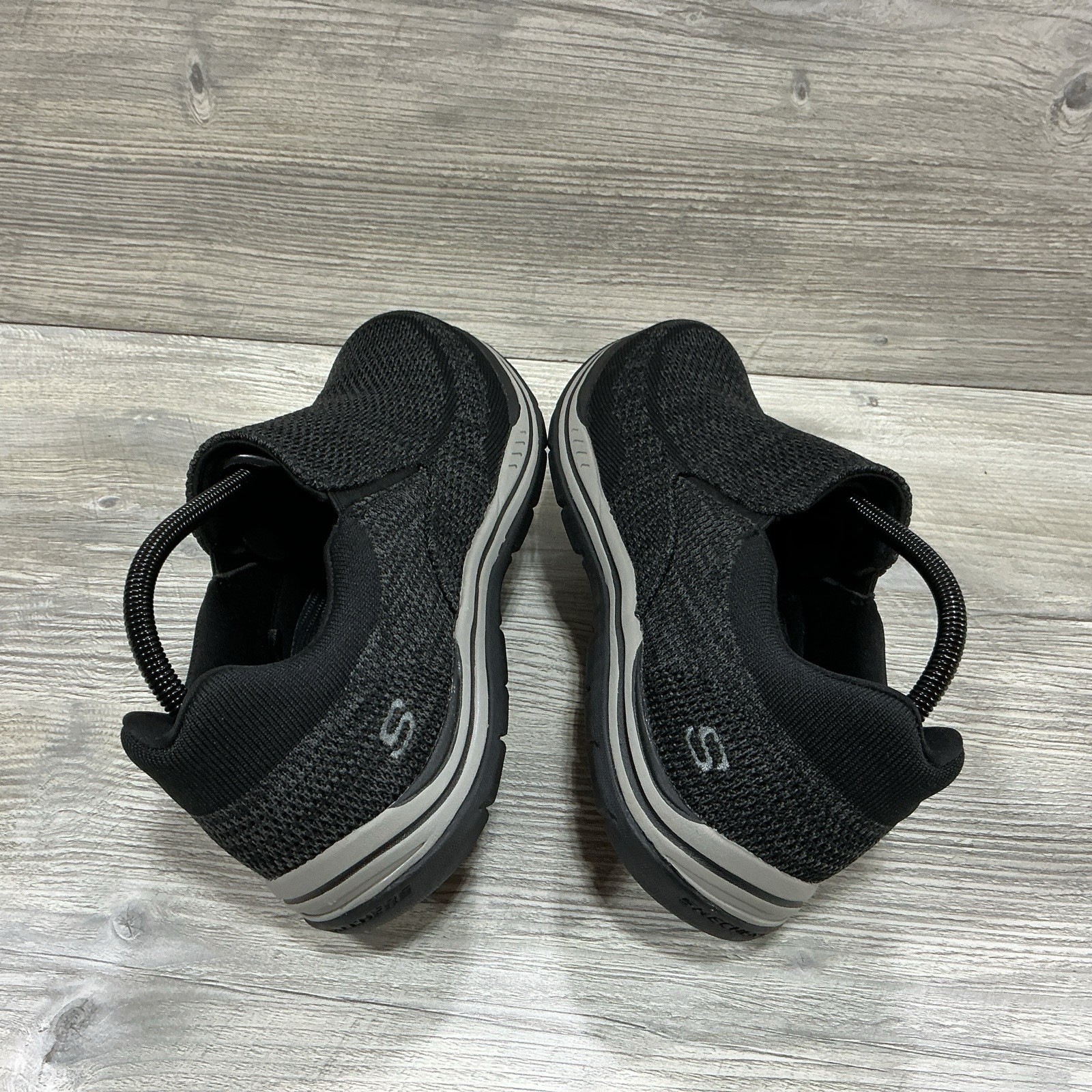 Skechers Relaxed Fit Arago Shoes Mens Size 9.5 Black Grey Fabric Slip On 204000