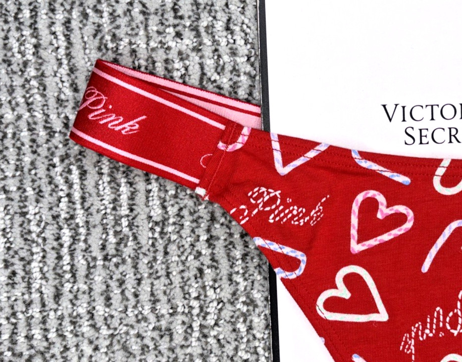 Victoria’s Secret PINK NWT Medium Red Heart Logo Print Thong Panty Cute Spellout