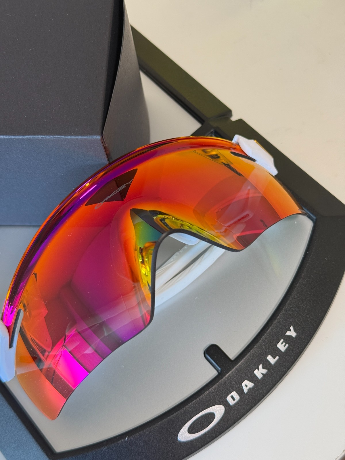 Oakley QNTM Kato OO9481D-0356 White Frame / PRIZM Road Lenses