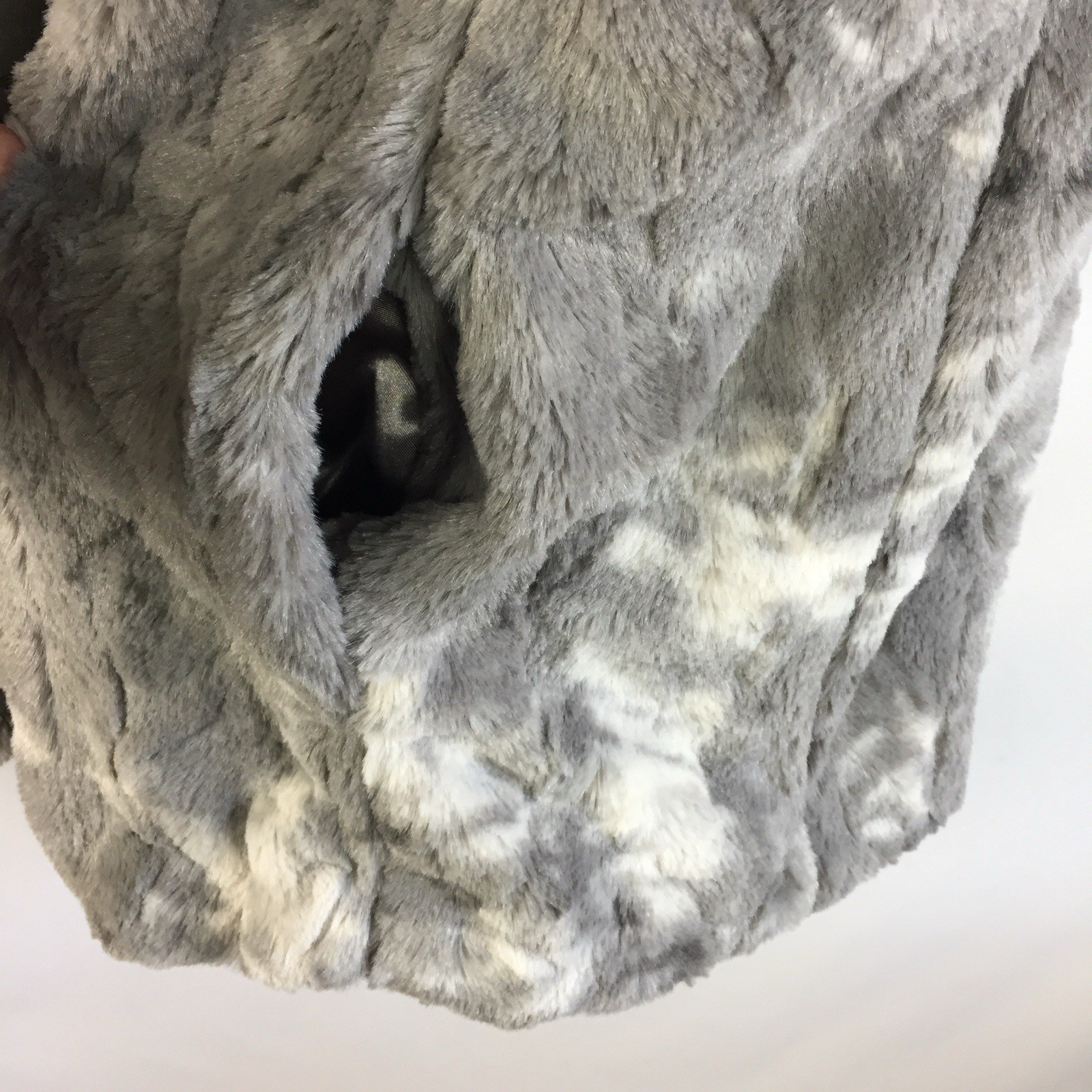 NWOT Dennis Basso Snap Front Faux Fur Hooded Vest Textured Gray Size Large Lined
