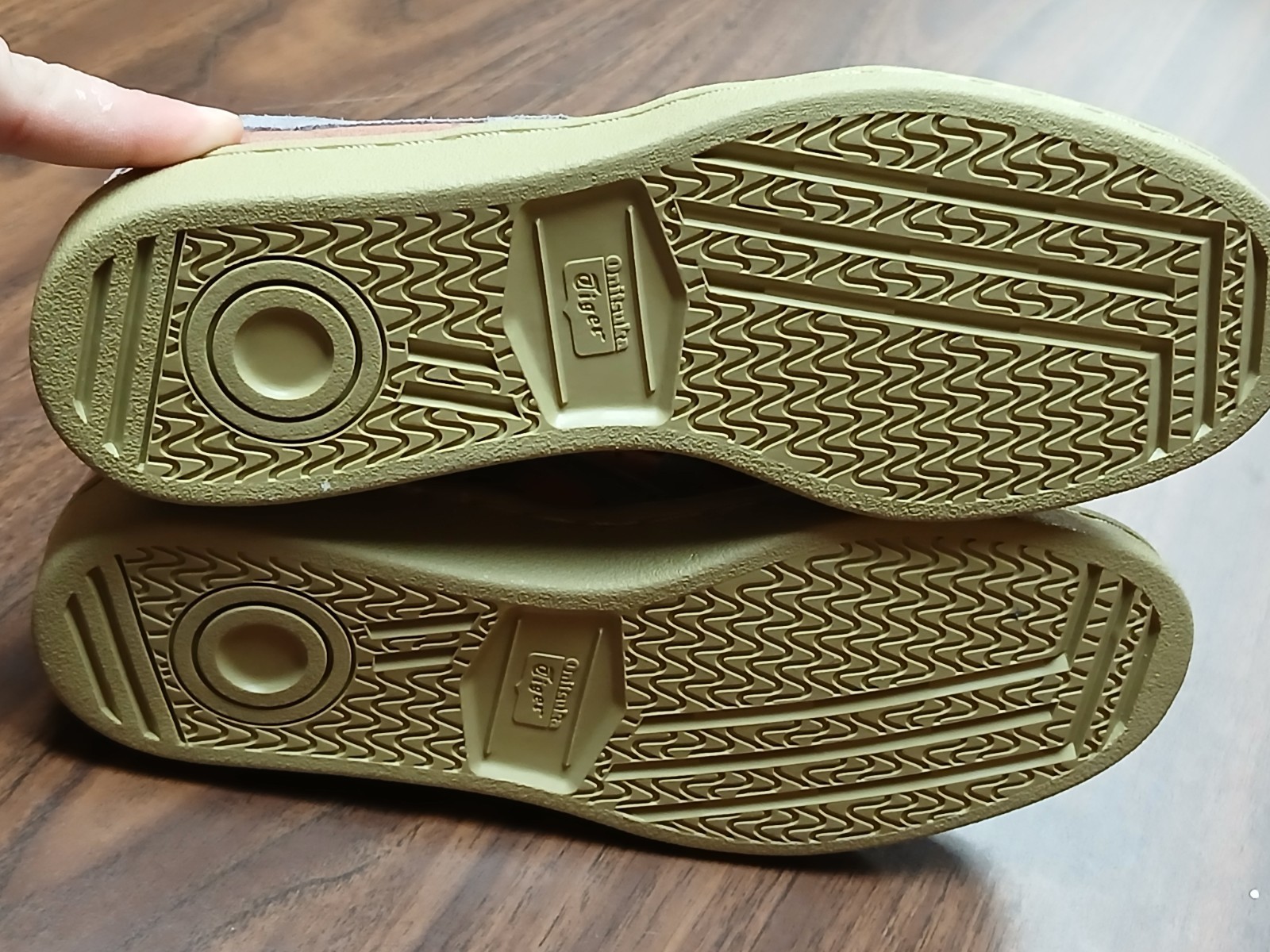 Asics ONITSUKA TIGER GSM Red 5.5 – Seller Sample