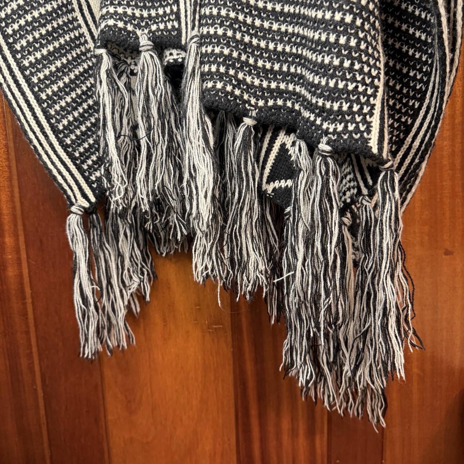 ANTHROPOLOGIE Do Everything In Love Poncho ONE SIZE Black/Cream Acrylic Knit