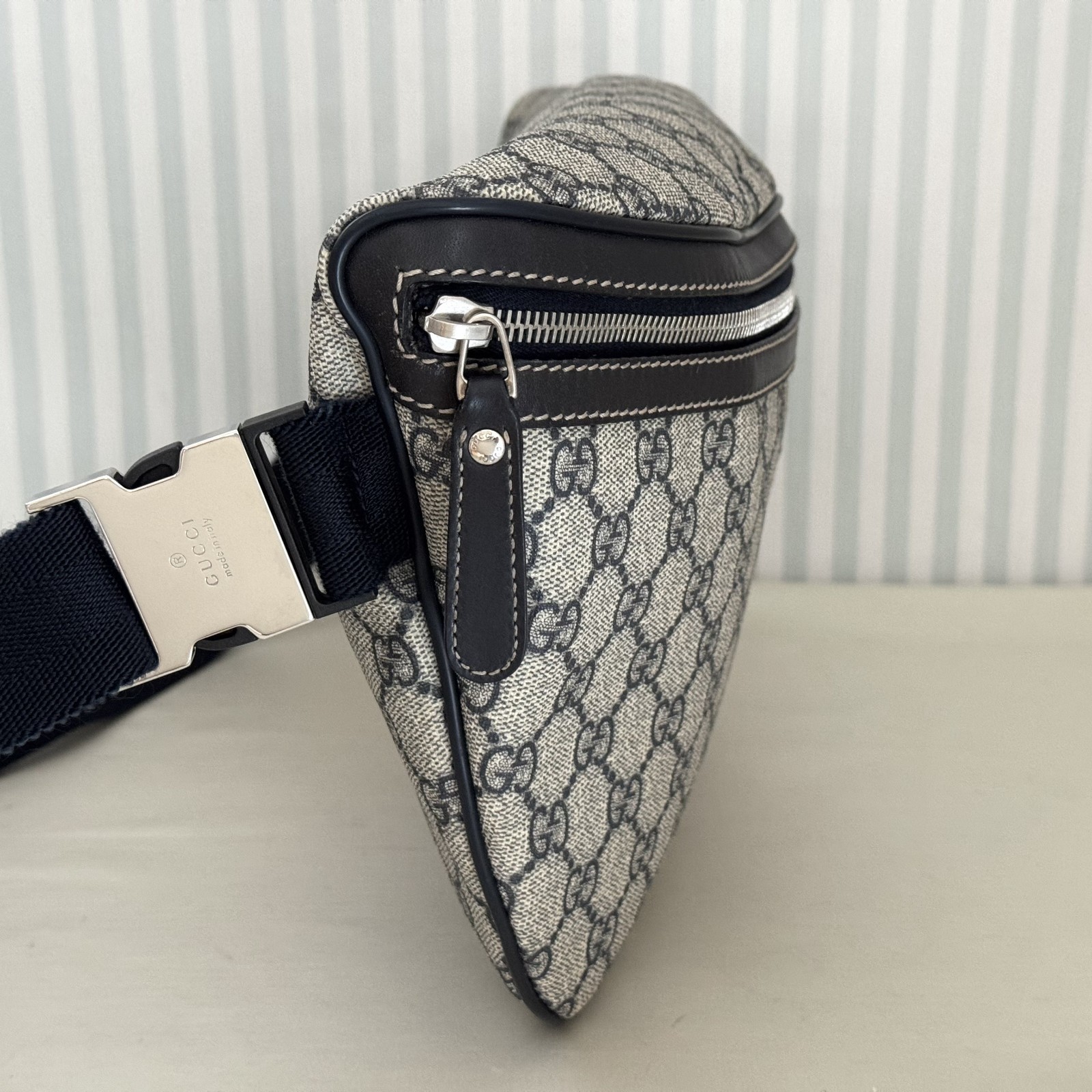 GUCCI GG Supreme 211110 Body Bag Beige Navy Leather Waist Belt Pouch Men’s Italy