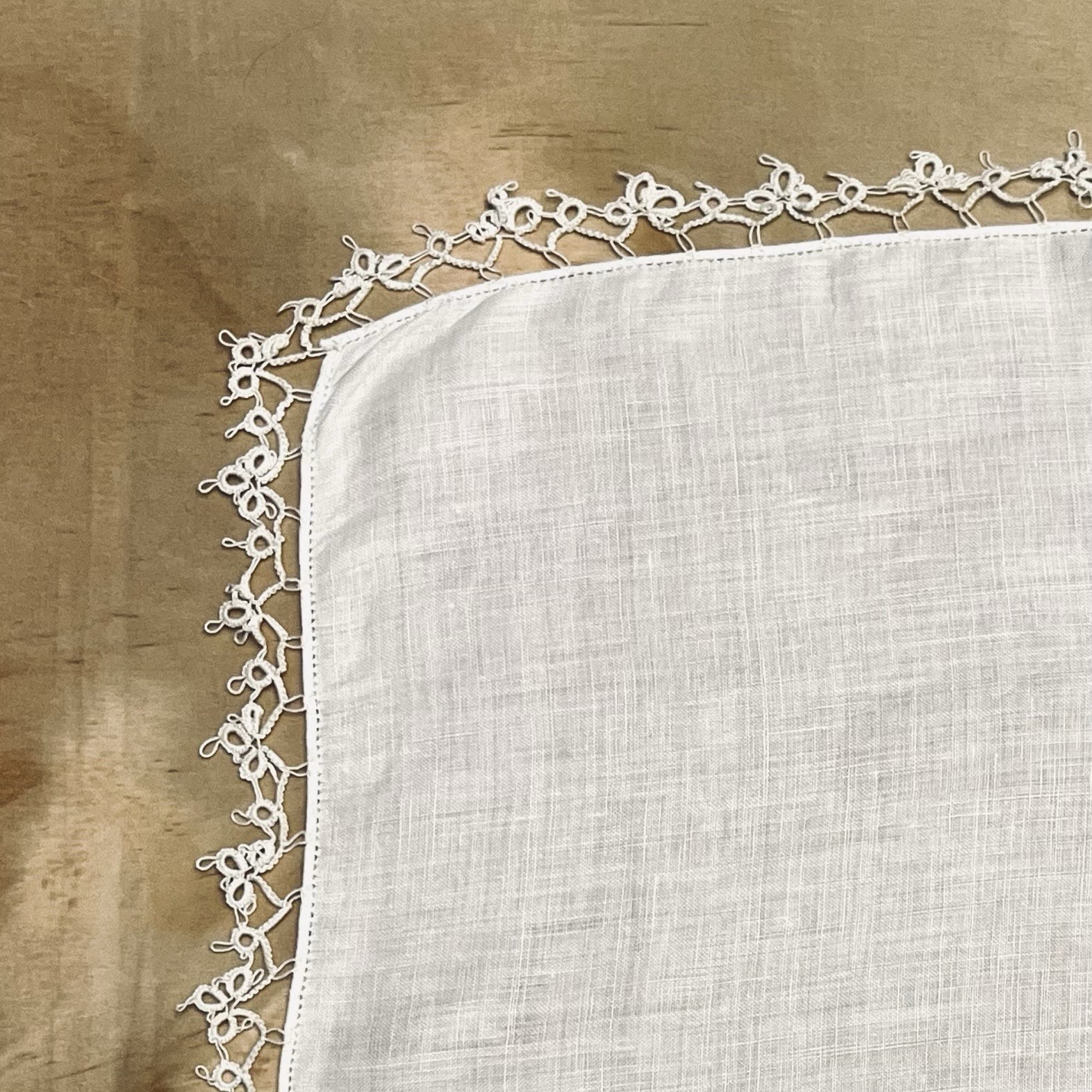 VTG Hankie White Linen Intricate Tatted Lace Crochet Cut-Out Corner 12×12″