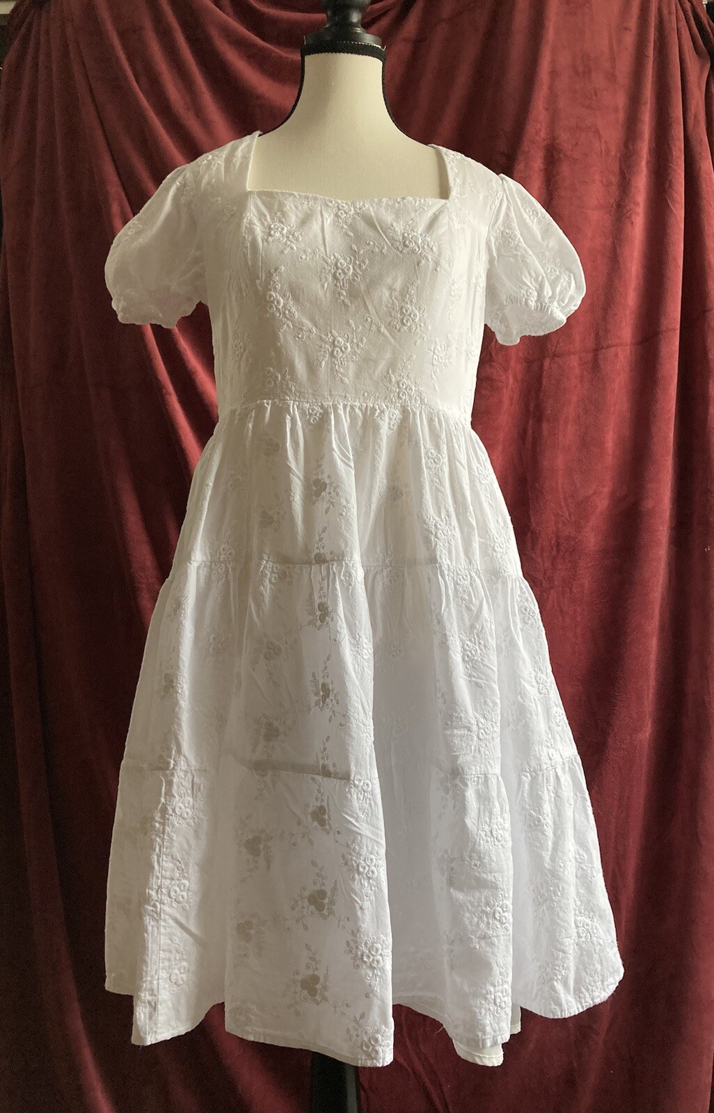 Gal Meets Glam Violetta Dress Women’s Size 6P Embroidered White Square Neck
