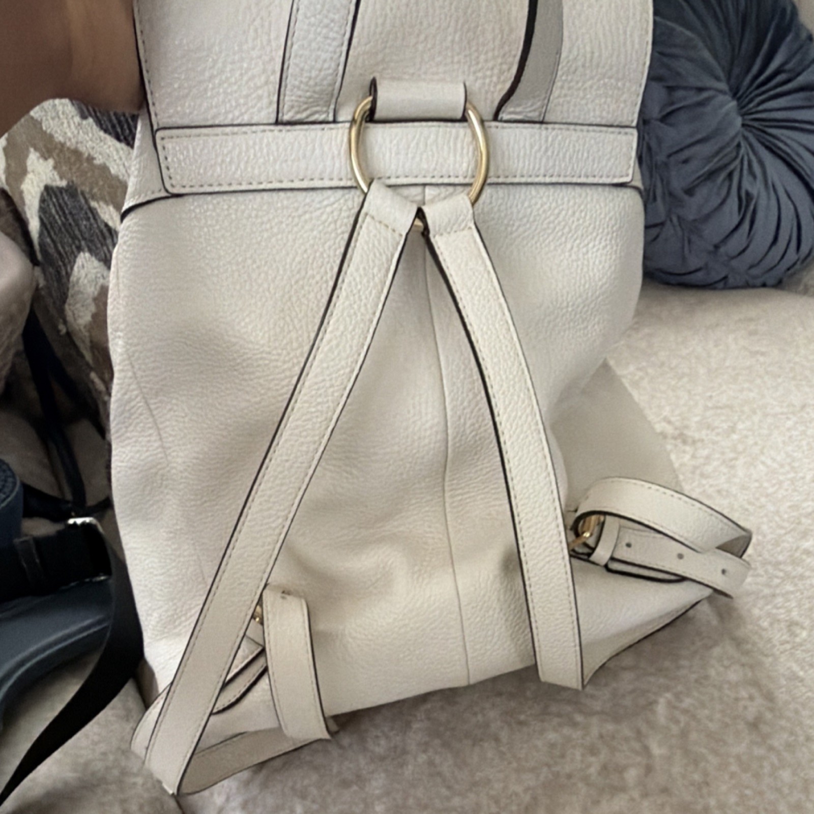 Coach White Drawstring Backpack Turn Lock, Gold Hardware, Detachable Strap