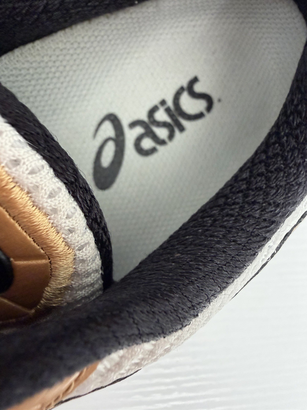 ASICS Gel Kinsei Gold White Black Running Shoes Women’s Size 9 Athletic Sneakers