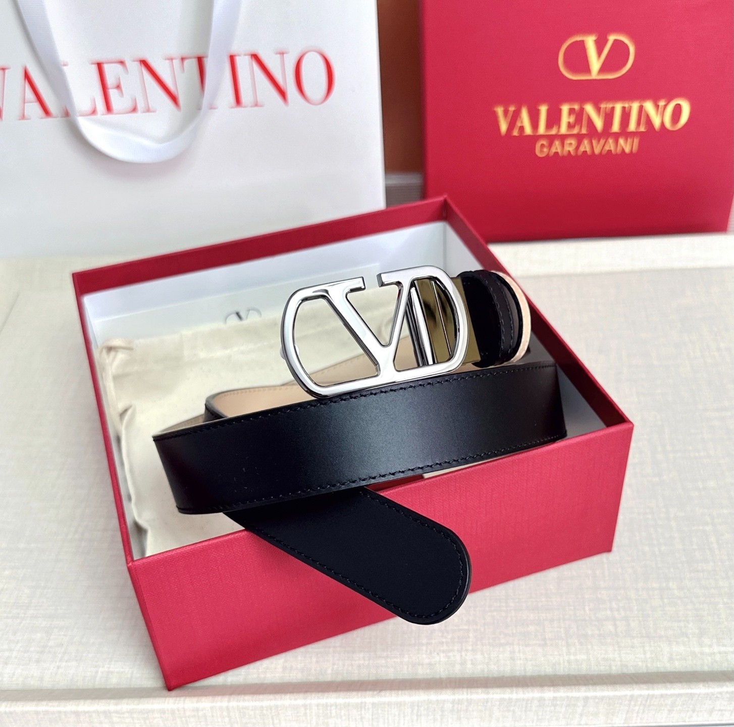 Valentino Garavani Reversible Black Ivory Leather V Logo Belt New.