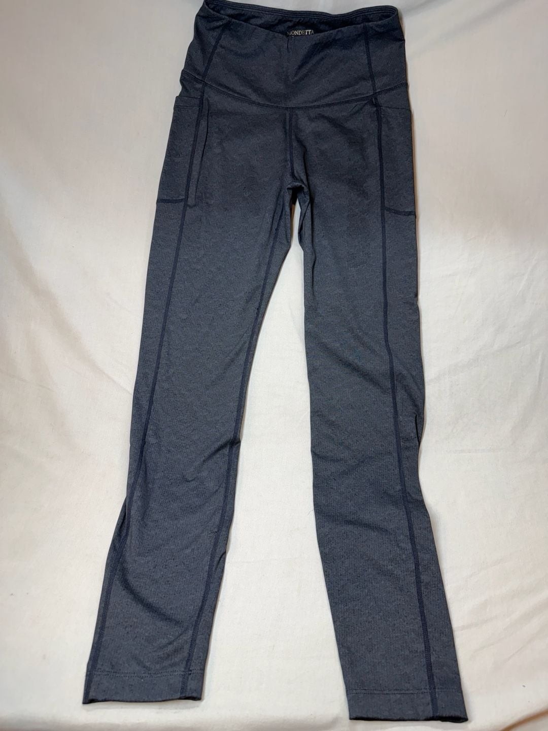 Mondetta Performance + Luxury High-Waisted Side Pocket Leggings in Heathered Dar