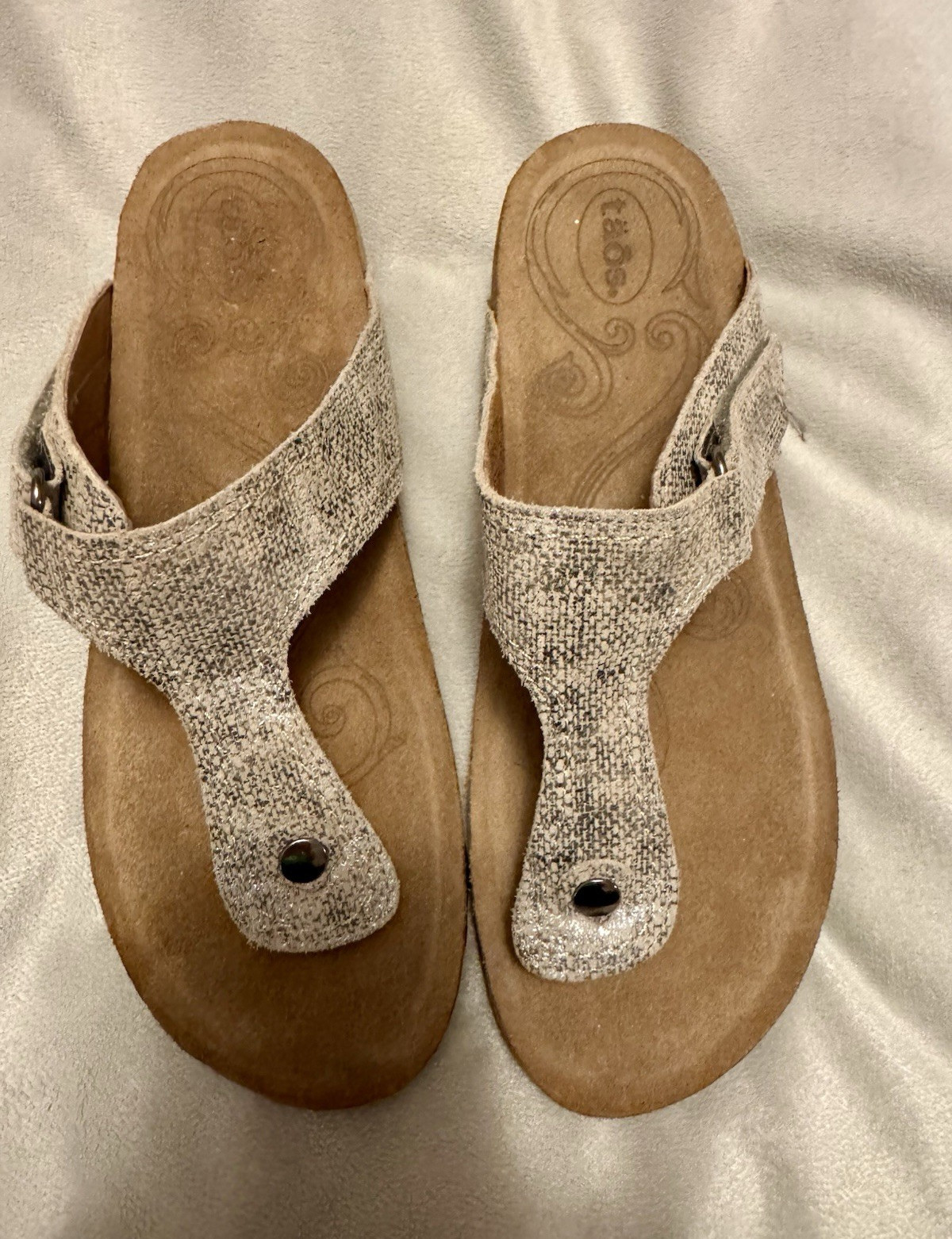 Taos Women’s Lucy Beige leather Thong Wedge Slip-On Sandals US 8-8.5 EU 39
