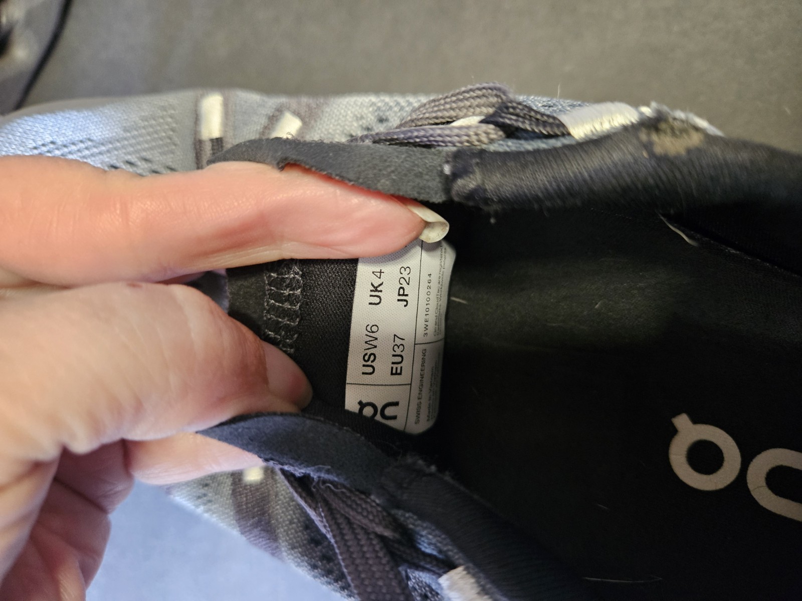 On Cloudsurfer Trail Black Gray Eclipse Running Shoes Women’s Size W6 – EUC