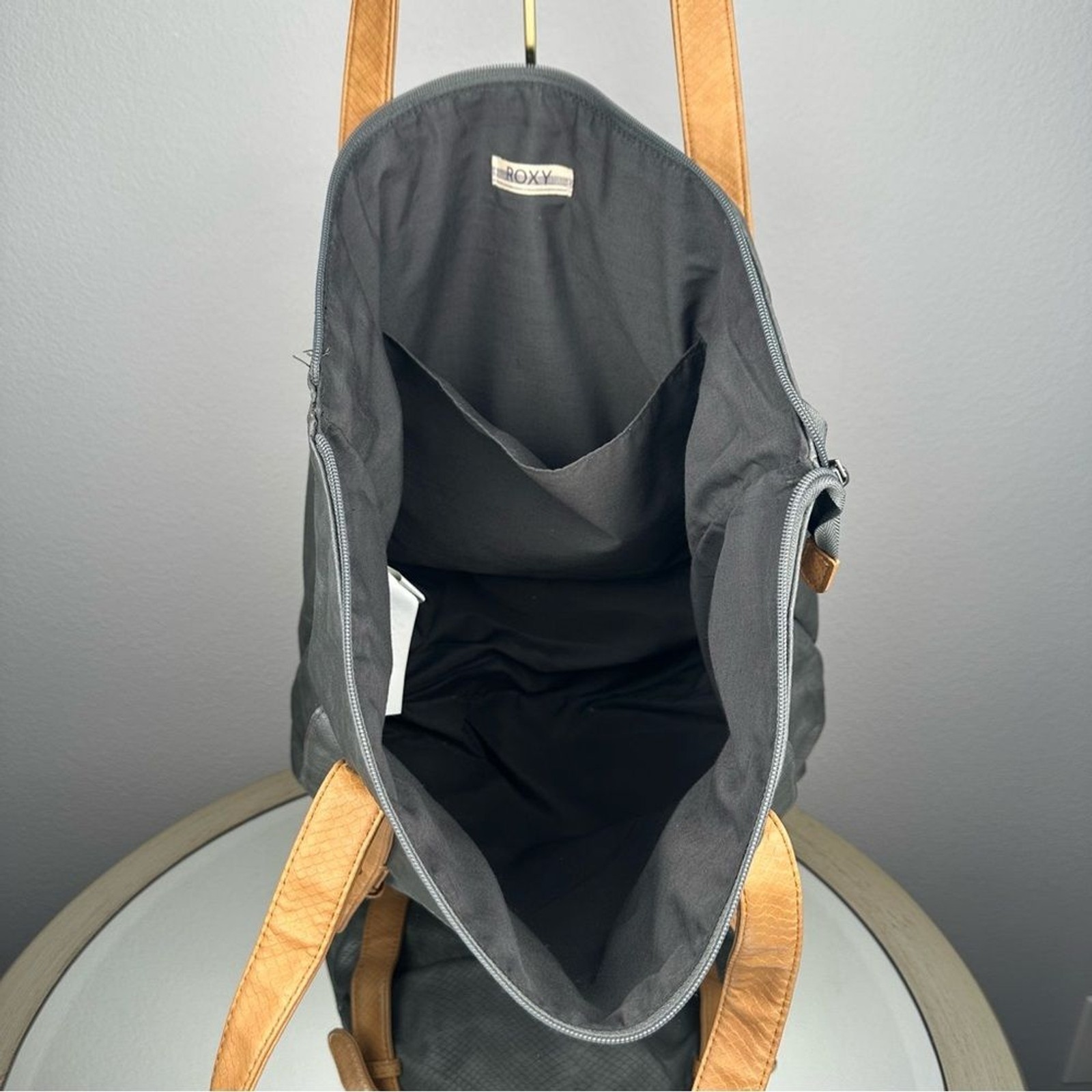 ROXY Large Tote Bag Grey Faux Leather Top Zipper Casual Travel Beach School