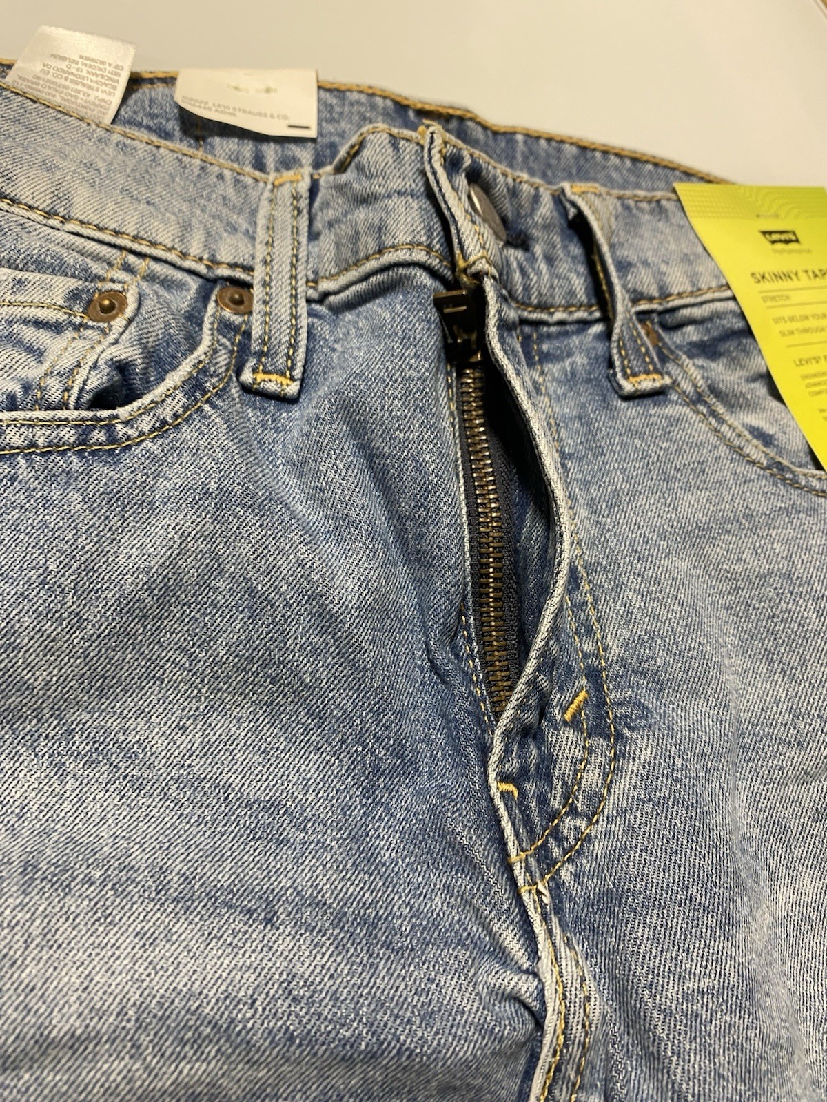 New Levi’s Men’s Skinny Tapered Jeans Size 30×30 Blue Denim Comfortable Stylish