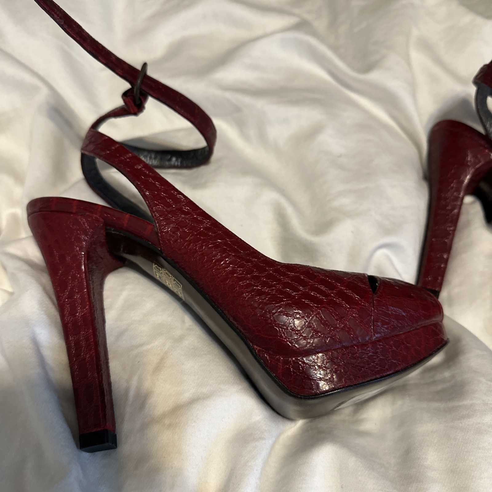Stuart Weitzman Sky High Size 5.5 BURGANDY Platform ORIGINAL PRICE $355