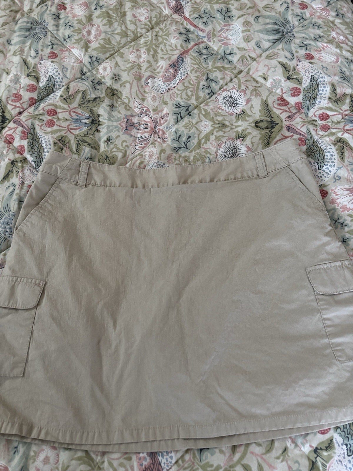 Womens Skorts (4). White, turquoise, tan and yellow. Size 12.