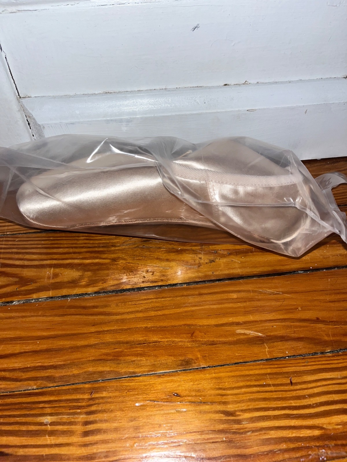 New Suffolk Reign Pointe Shoes (Size 6 4x, ST)