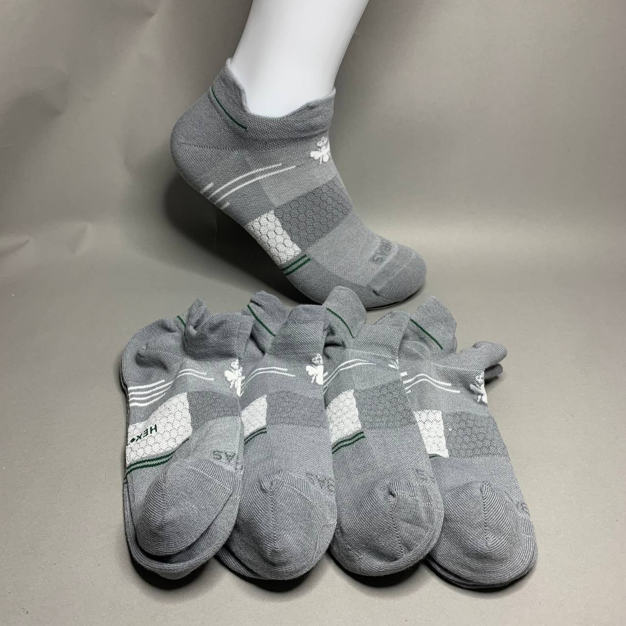 Bombas Men Women Ankle Quarter Socks 4 Pairs Dark Gray Charcoal Size L Large