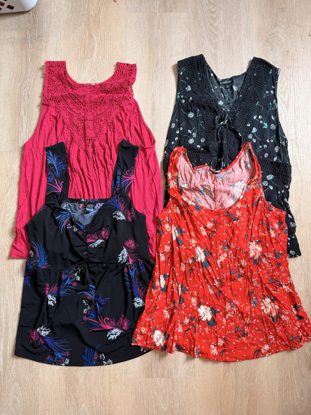 HUGE TORRID LOT! Size 1XL 23 Different Shirts & Patterns Rarely Worn