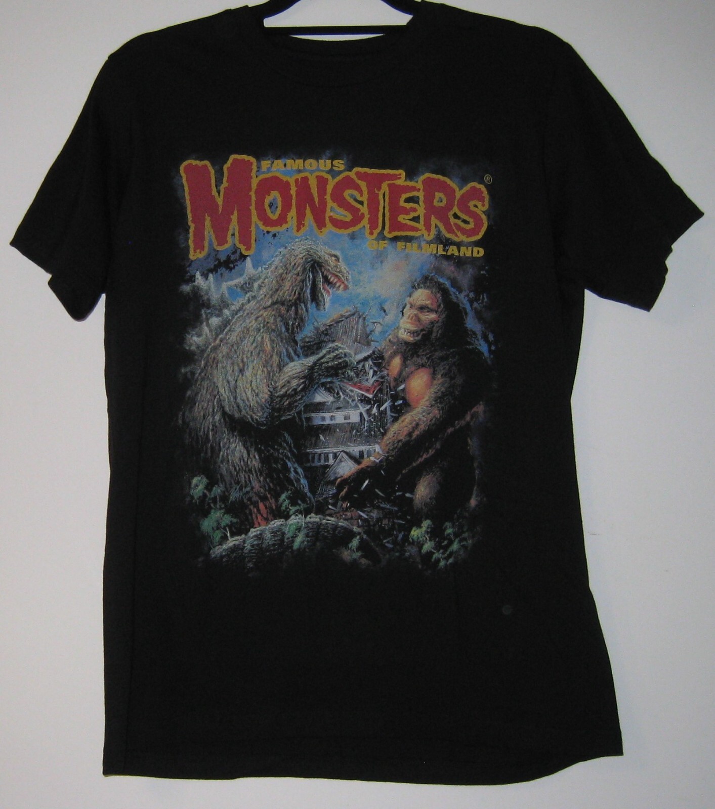 Famous Monsters of Filmland T-Shirt – Godzilla vs King Kong – NEW – size SMALL
