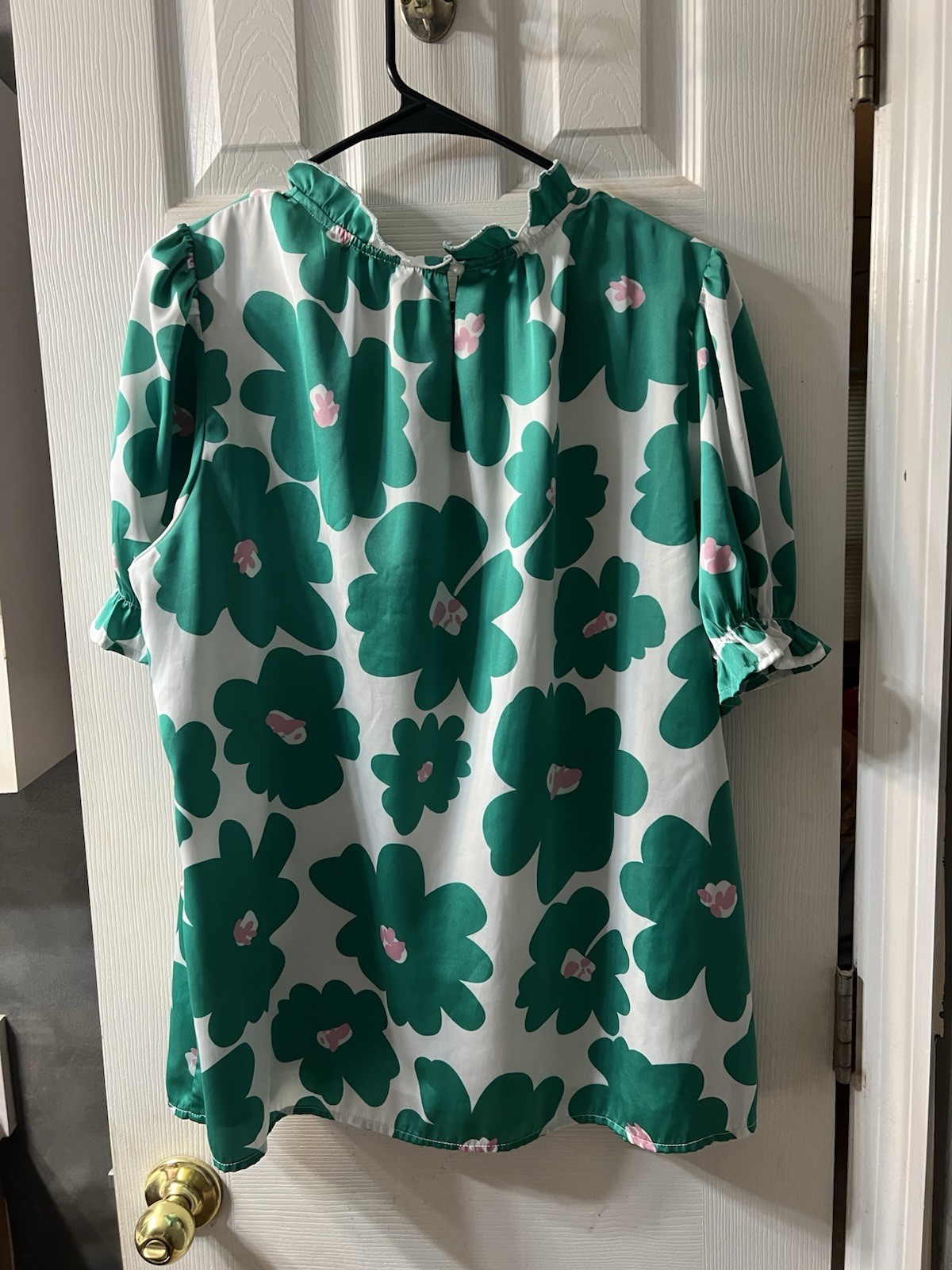 Women’s XL Green White Pink Floral Ruffle Round Neck Flutter Blouse