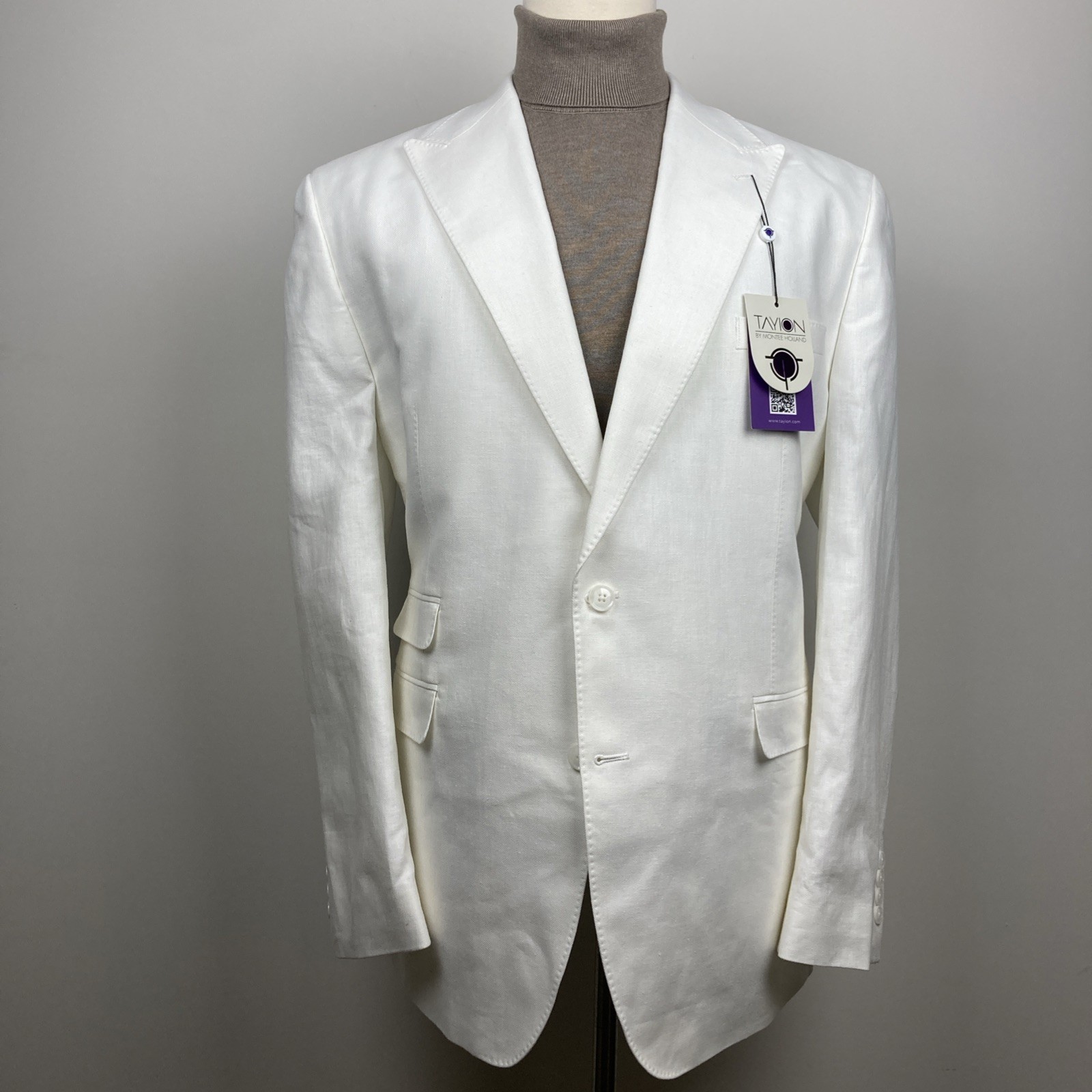 Tayion Collection Men’s 2-pc Classic-Fit Suit Jacket 46L Pants 40W 30L White