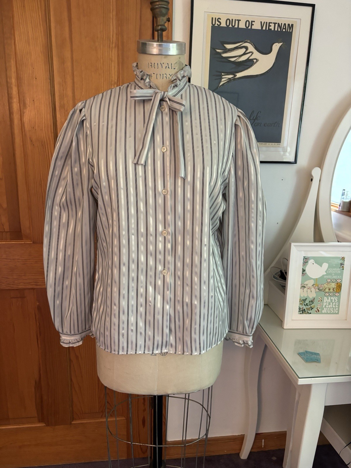 White Stag Vintage BOw Blouse In Grey And Black. Size 16, Fits Like A 10.