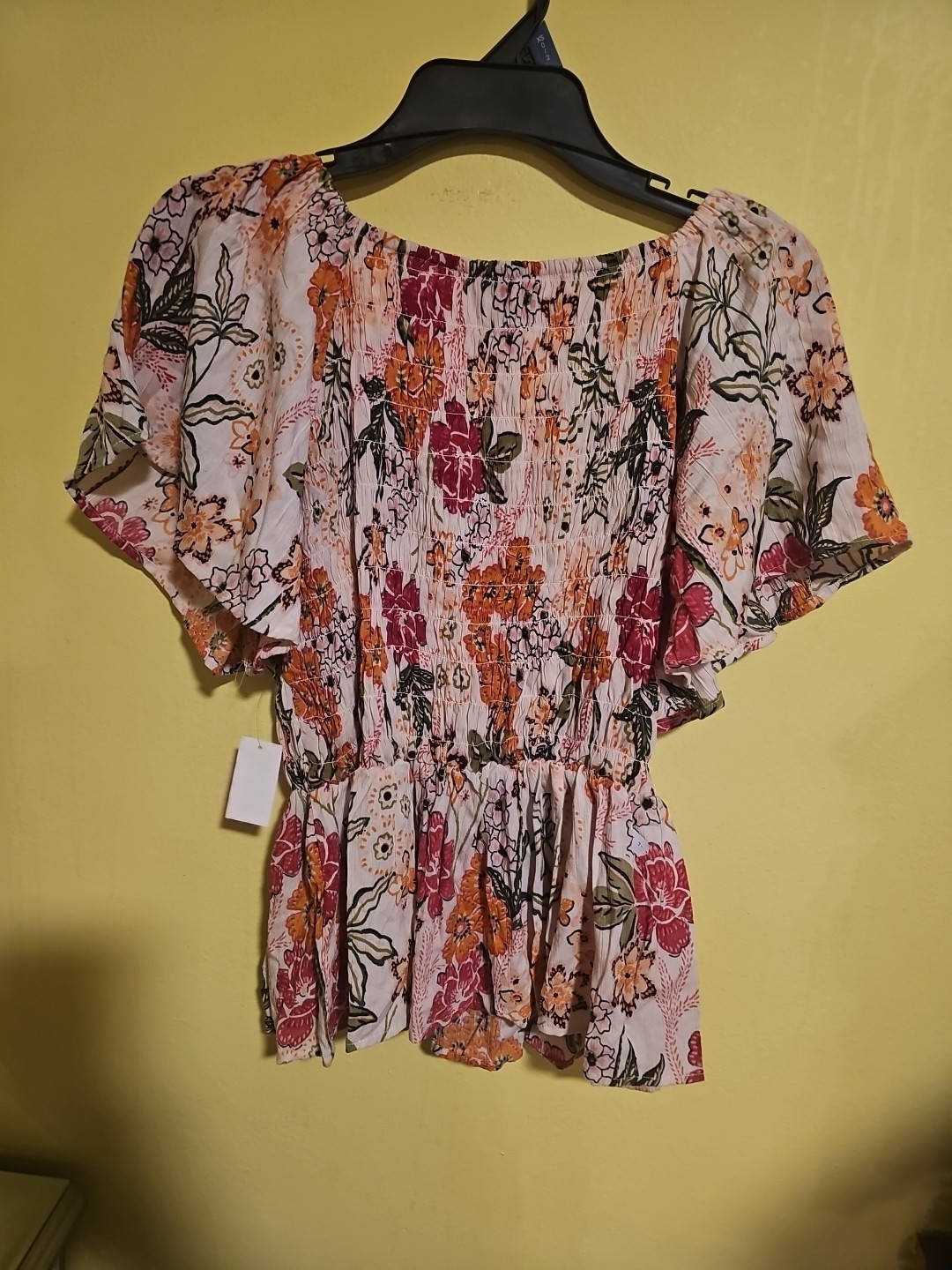 NWT Angie Junior Size Large Boho Ruched Peach Pink Floral Blouse Top Vneck