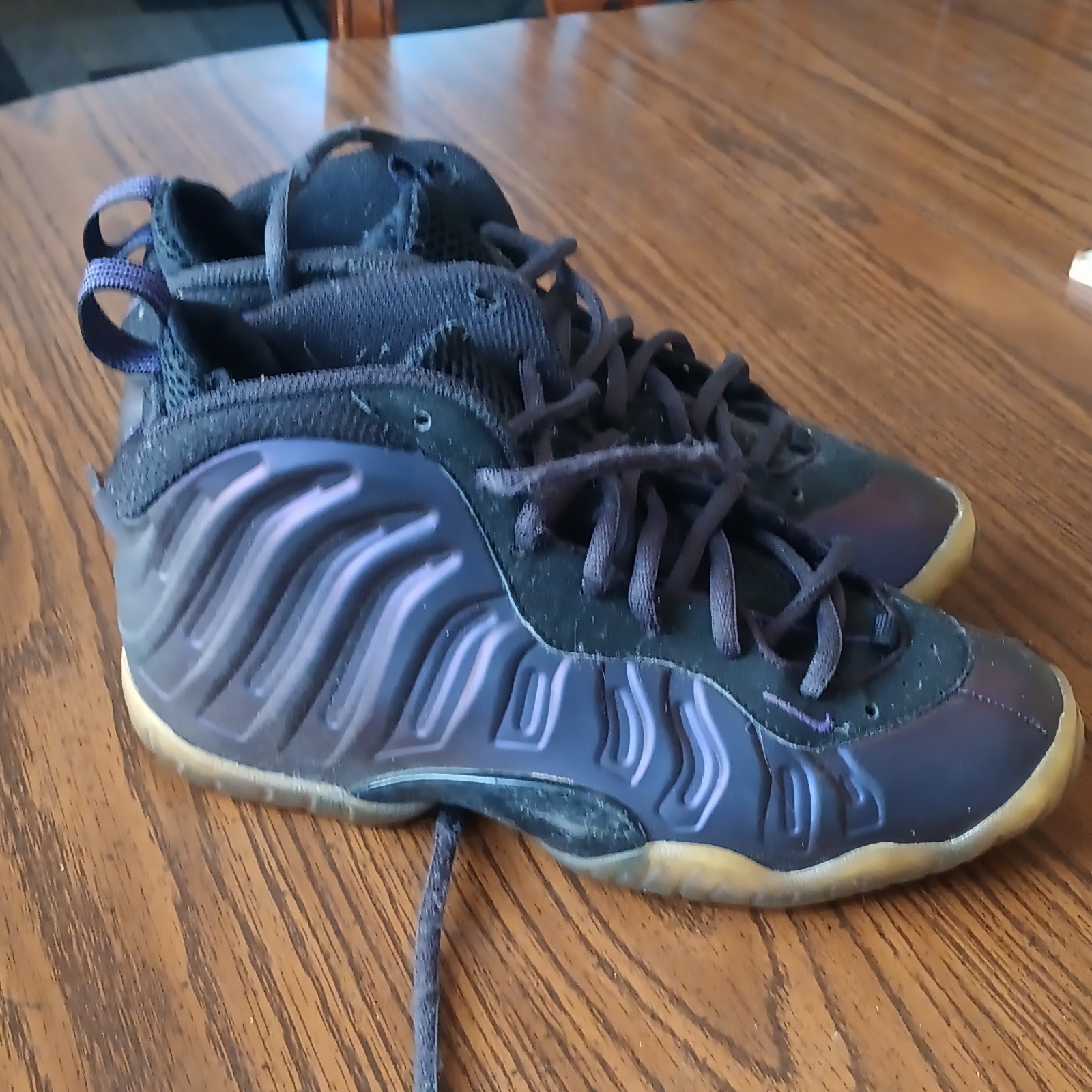 Nike Men’s Black/Purple Lace-Up Mid Top Basketball Athletic Sneakers