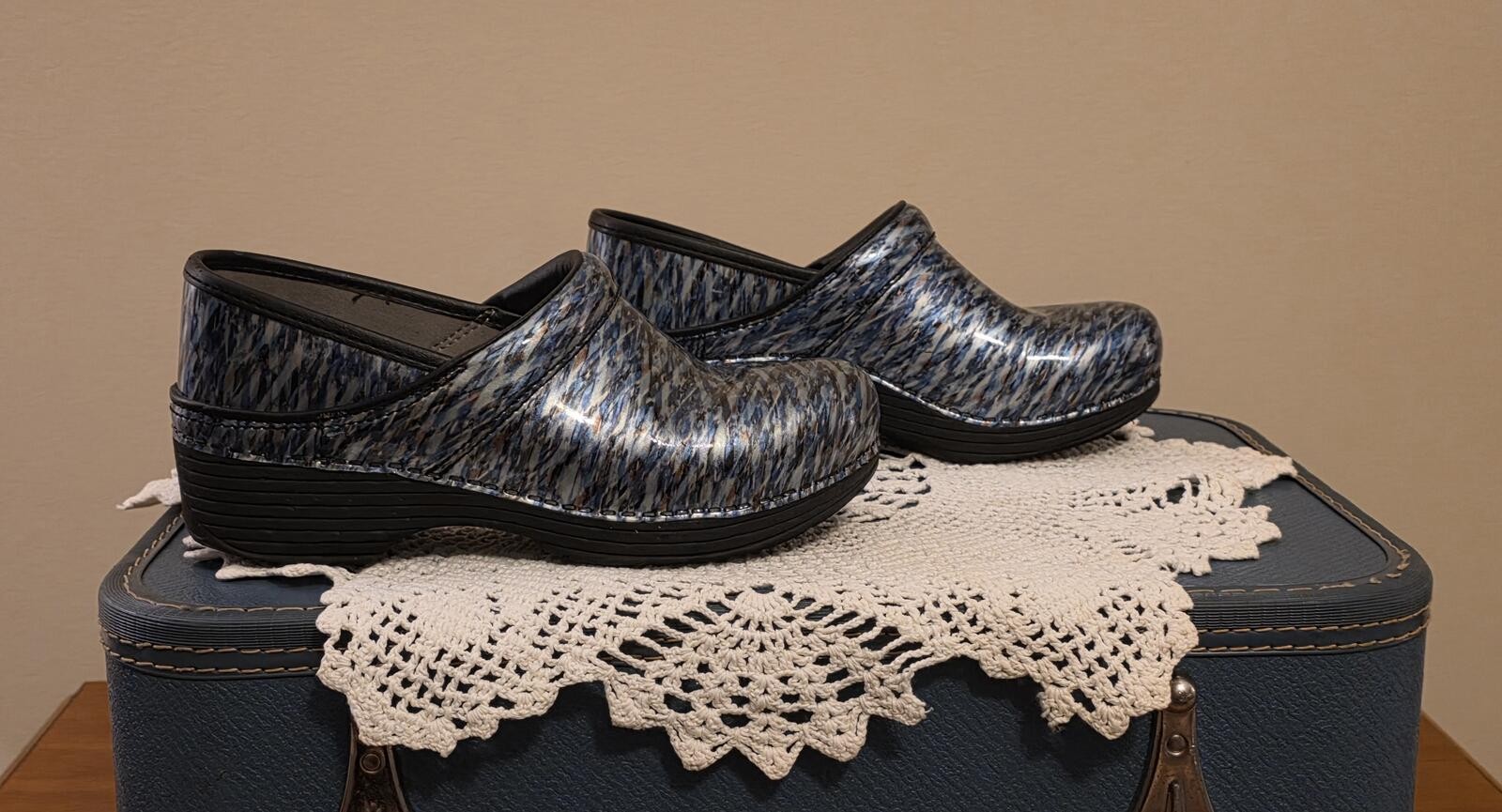 Dansko Professional Clogs Womens EU 36/US 5.5-6 Blue Marbled
