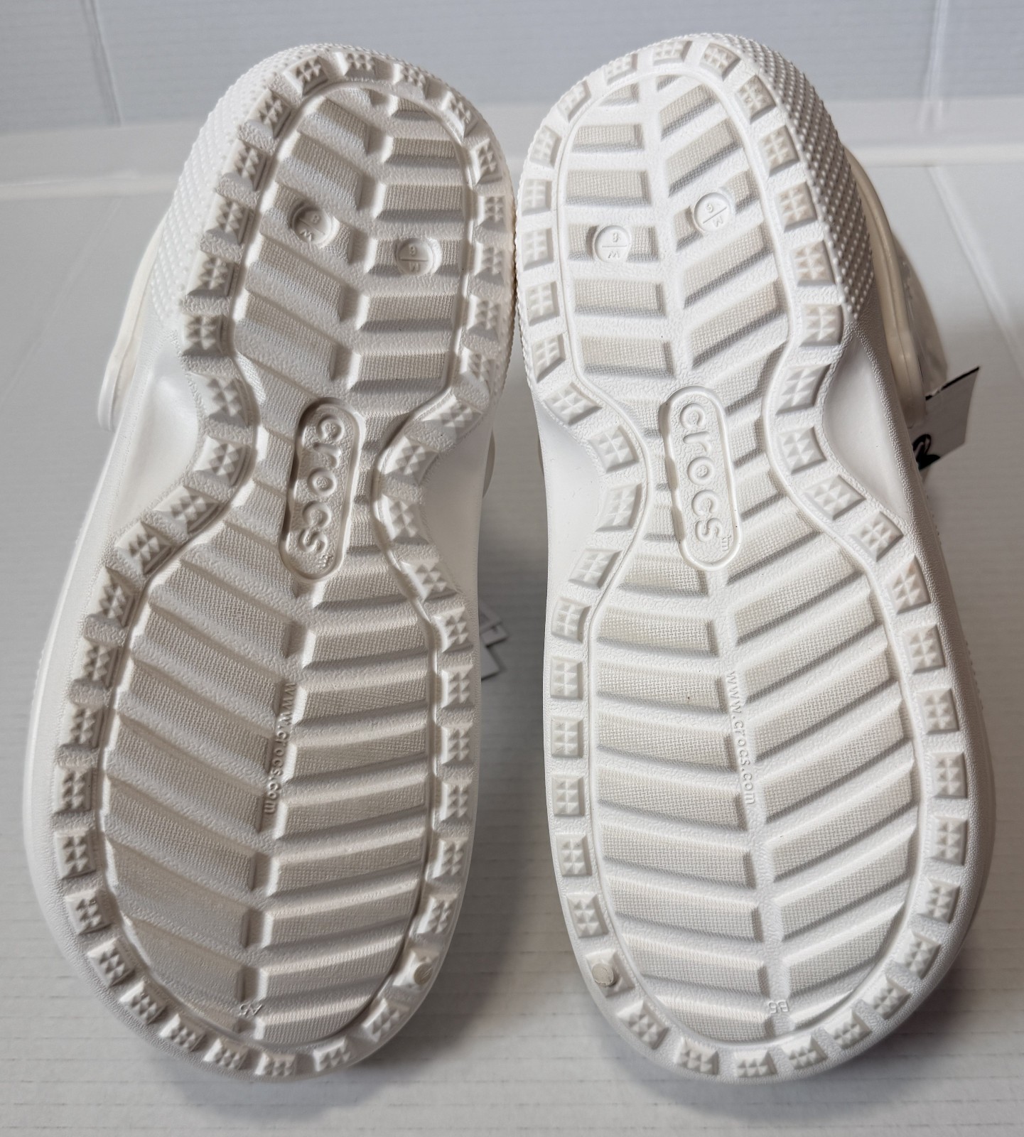 CROCS Classic Lined Neo Puff Unisex Boots – White US Size M6/W8 – NWT NEW