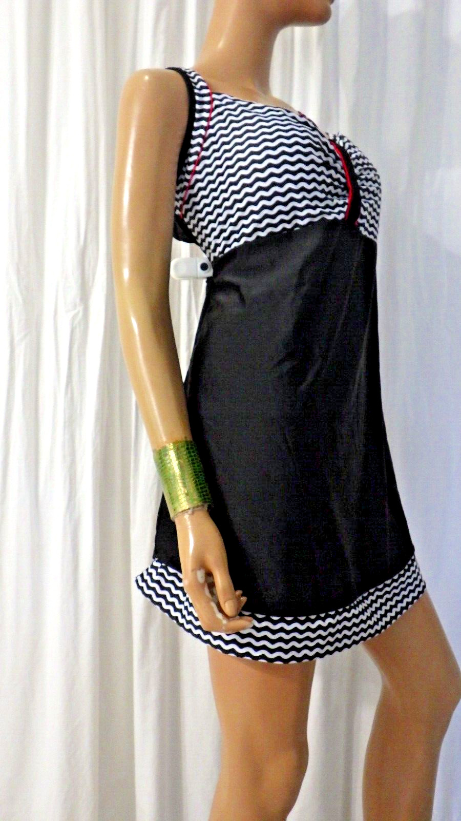 NWT DANIFY US SZ 26 (BUST 58) BLACK WHITE 1 PIECE MOLDED CUP SWIMDRESS EU SZ 60